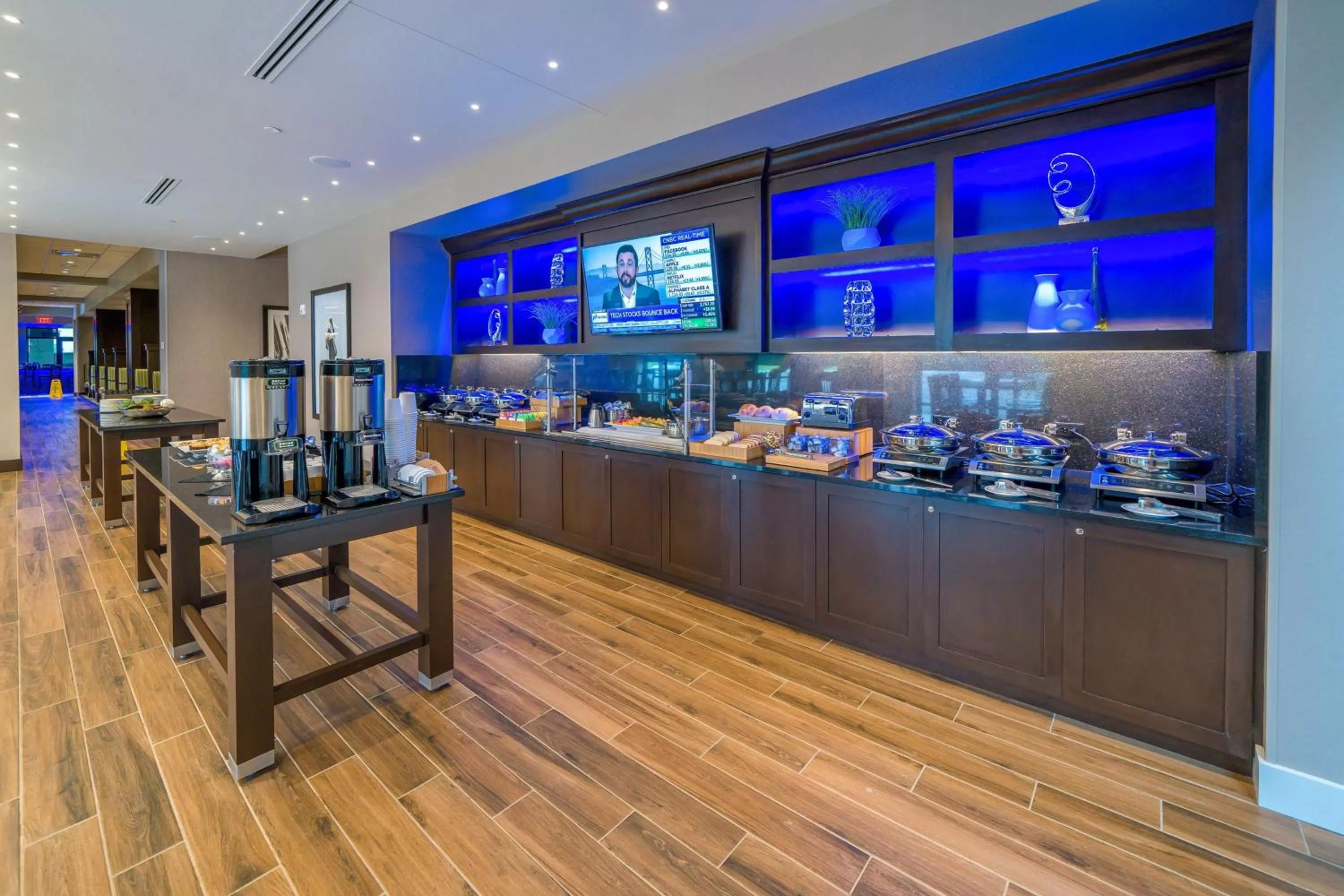 Dining area in Hilton Garden Inn Madison Sun Prairie