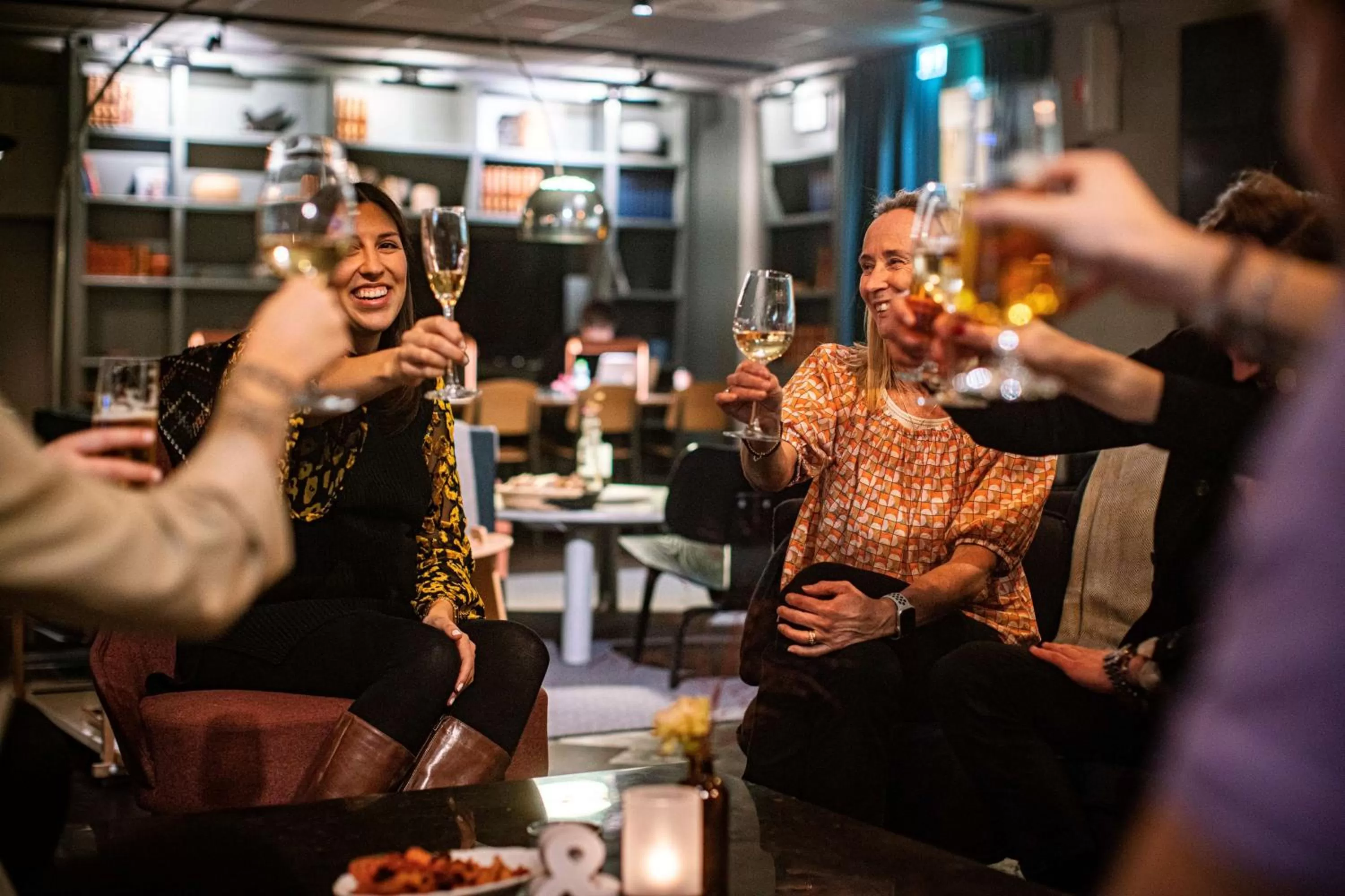 Lounge or bar in Best Western and hotel