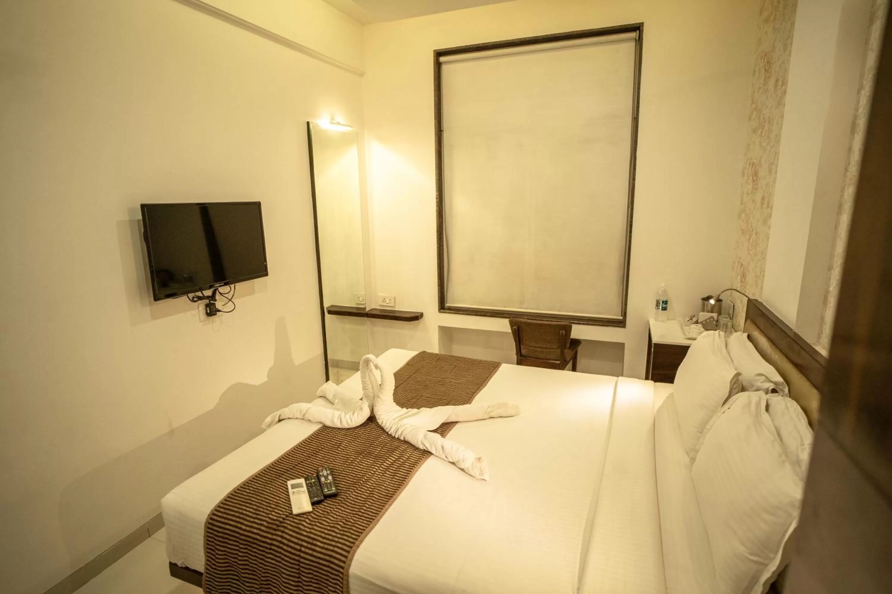 Bed in Hotel SRI SRI EXECUTIVE KOLHAPUR NEAR MAHALAXMI TEMPLE