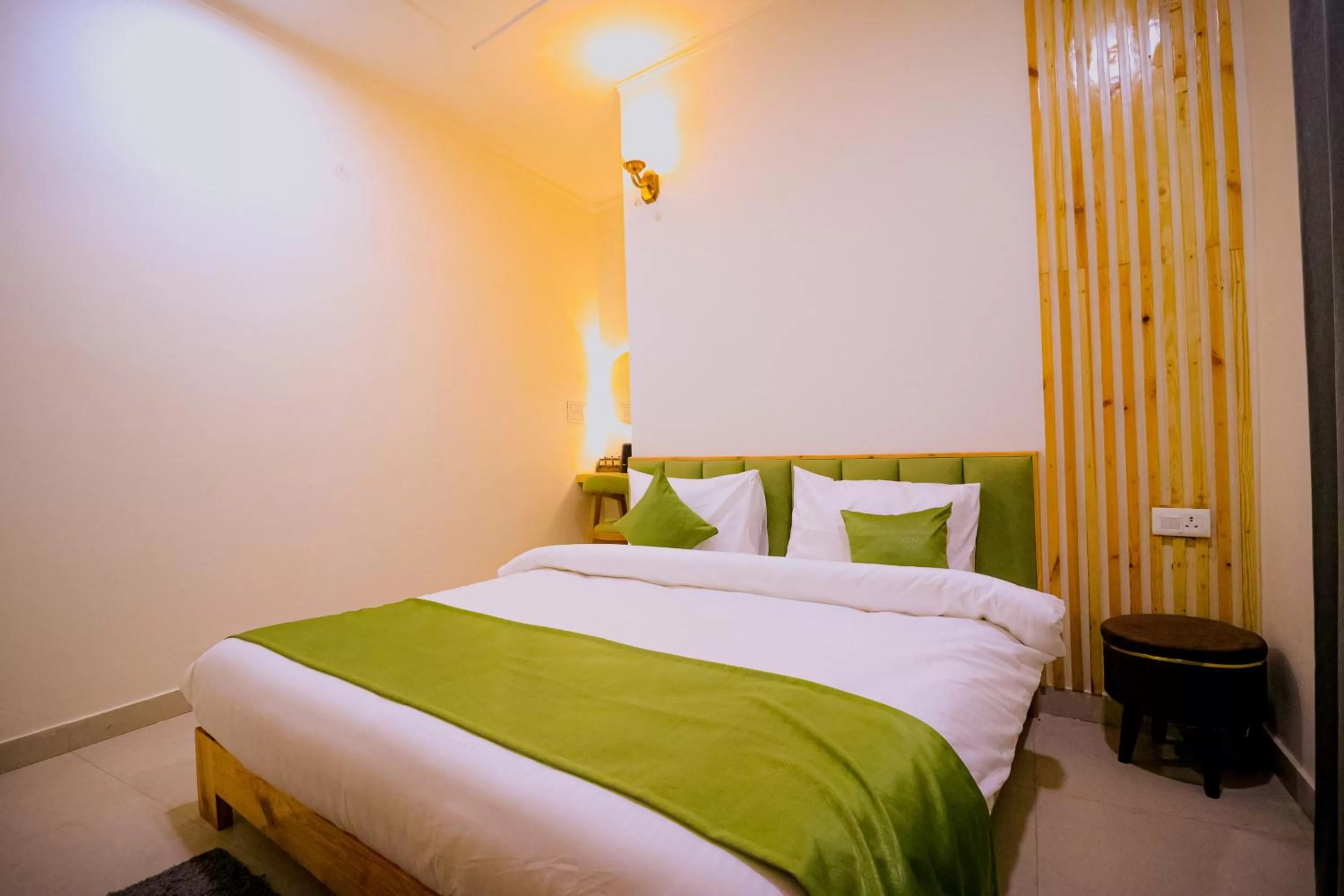 Bed in Around Stays Rishikesh, Tapovan