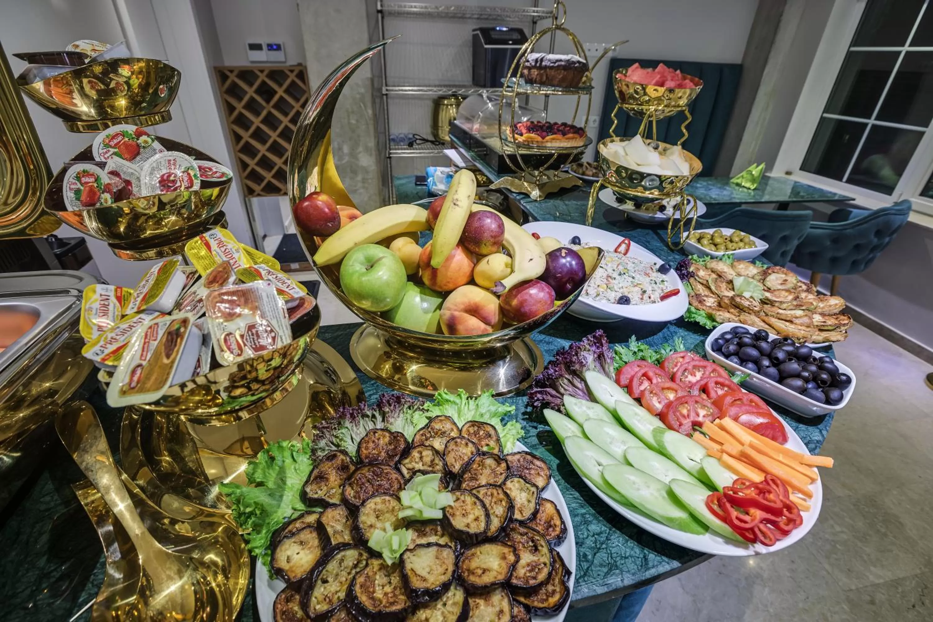 Buffet breakfast, Food in Mit Hotel Tbilisi