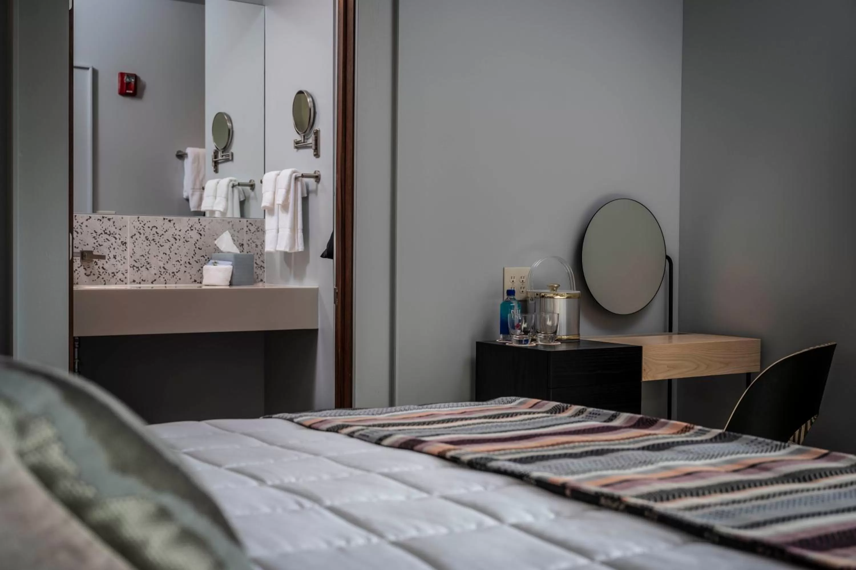 Bed in Hotel Broad Ripple