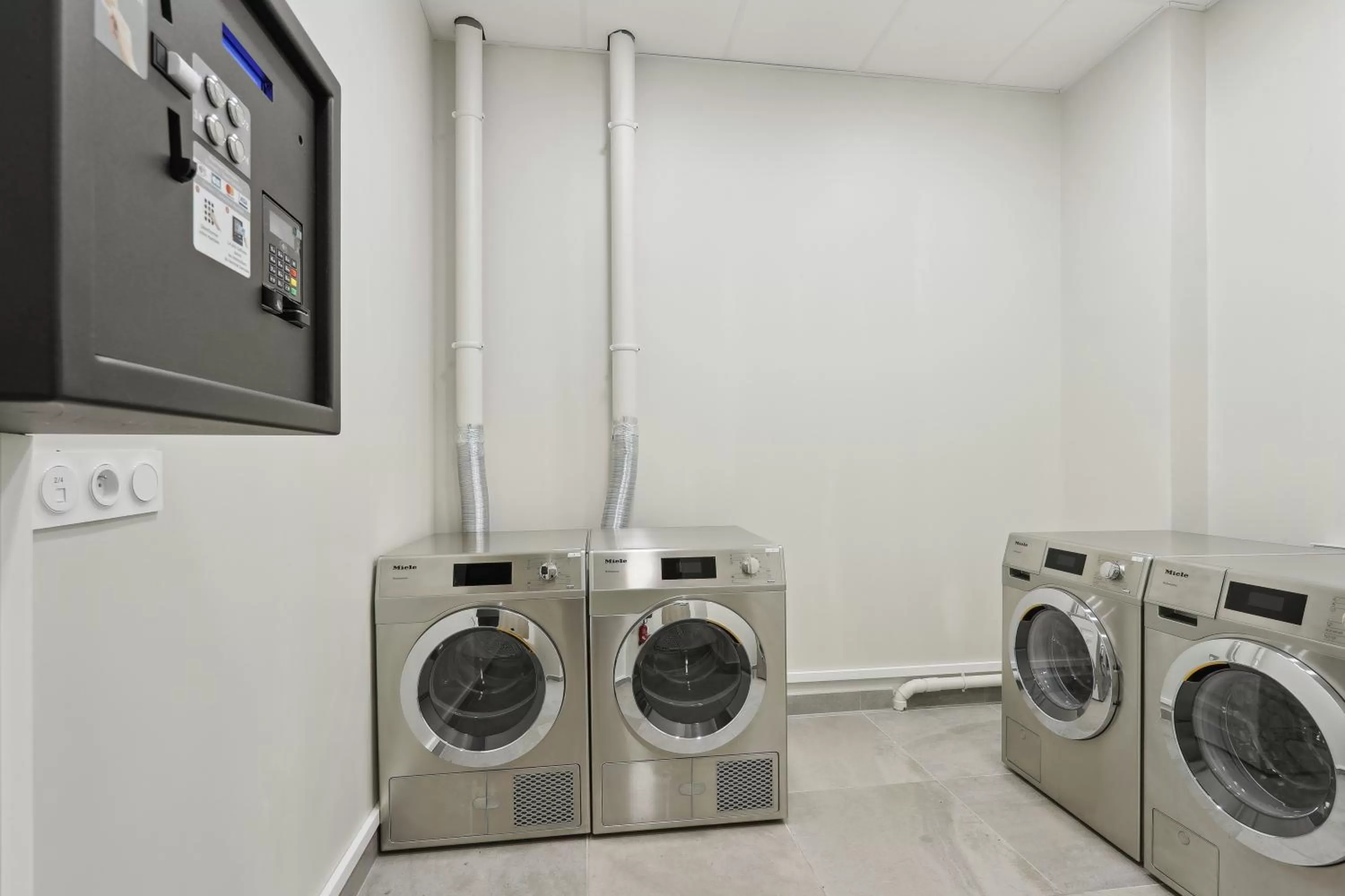 washing machine in All Suites Appart Hôtel - Noisy-le-Grand