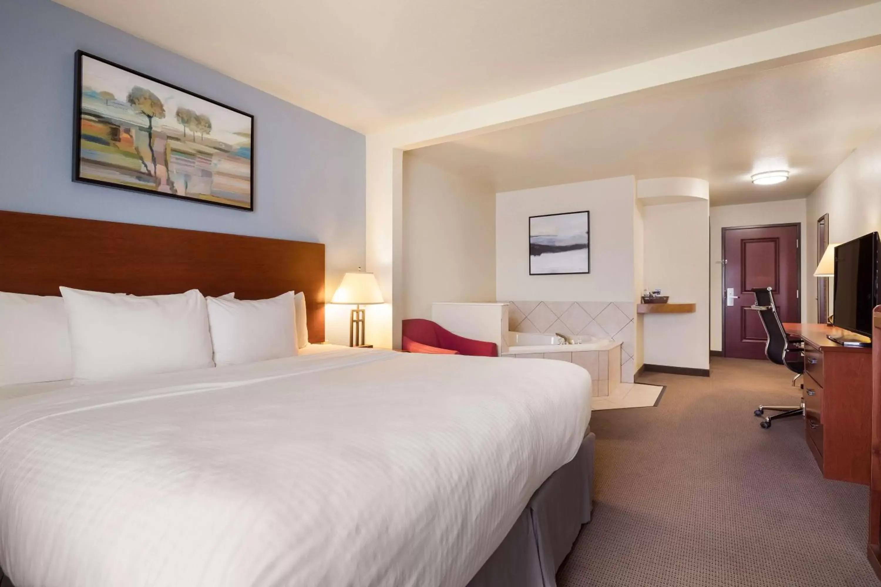 King Room with Whirlpool in Best Western Coffeyville Central Business District Inn and Suites King Room with Whirlpool in Best Western Coffeyville Central Business District Inn and Suites