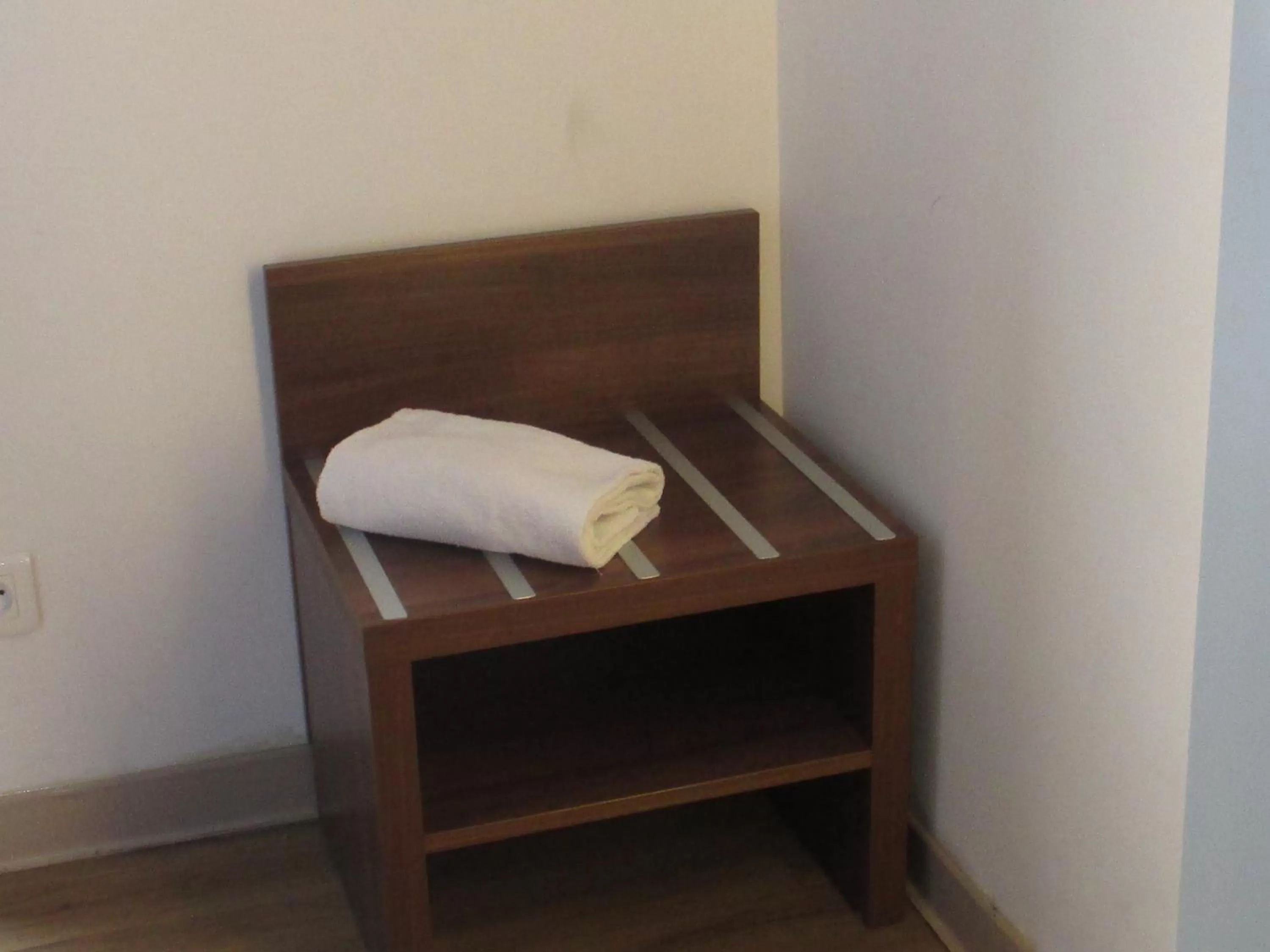 Decorative detail, Bed in Hôtel le Pastel