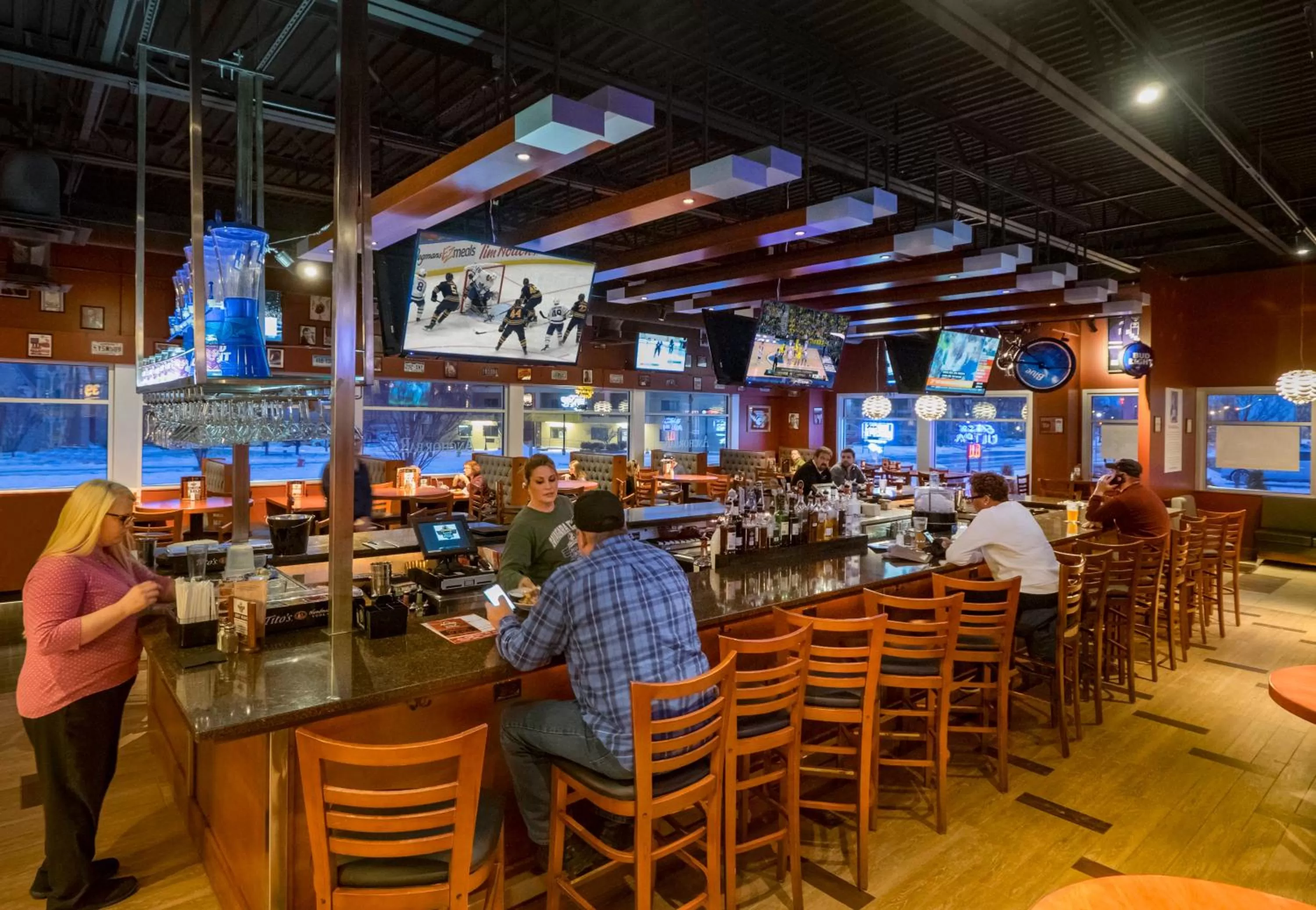 Restaurant/places to eat in Holiday Inn Niagara Falls State Park Entry by IHG