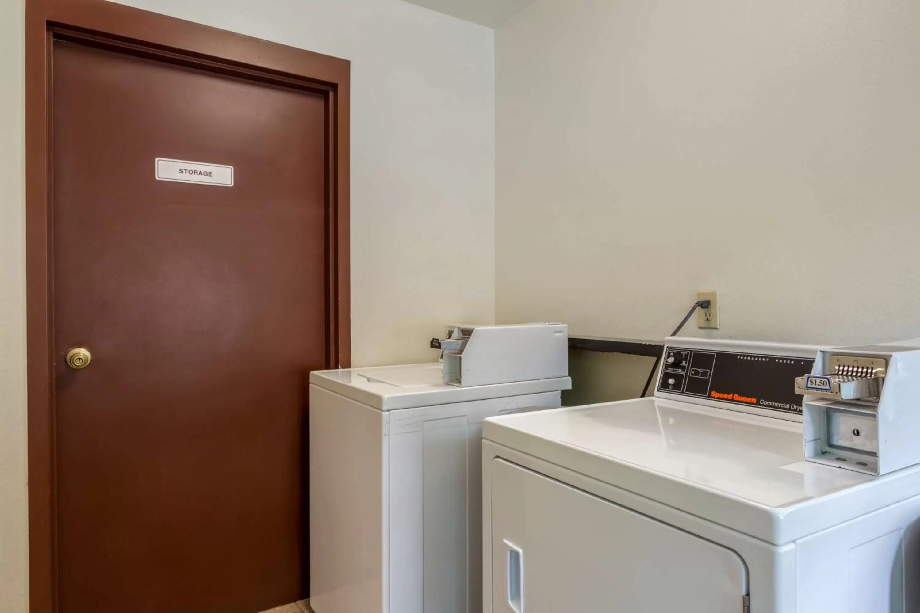 laundry in Best Western Pecos Inn