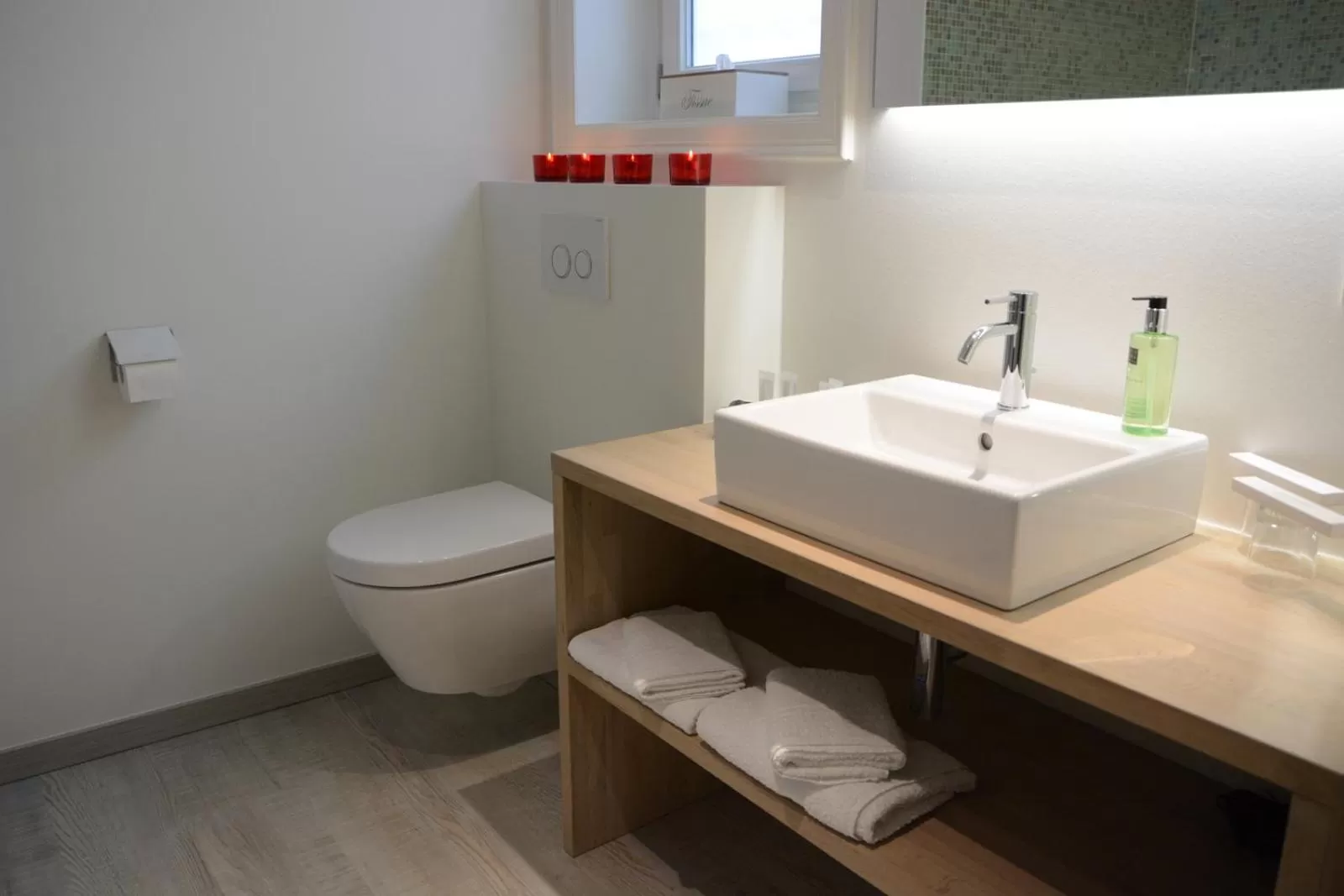 Toilet, Bathroom in B&B Herenhuis