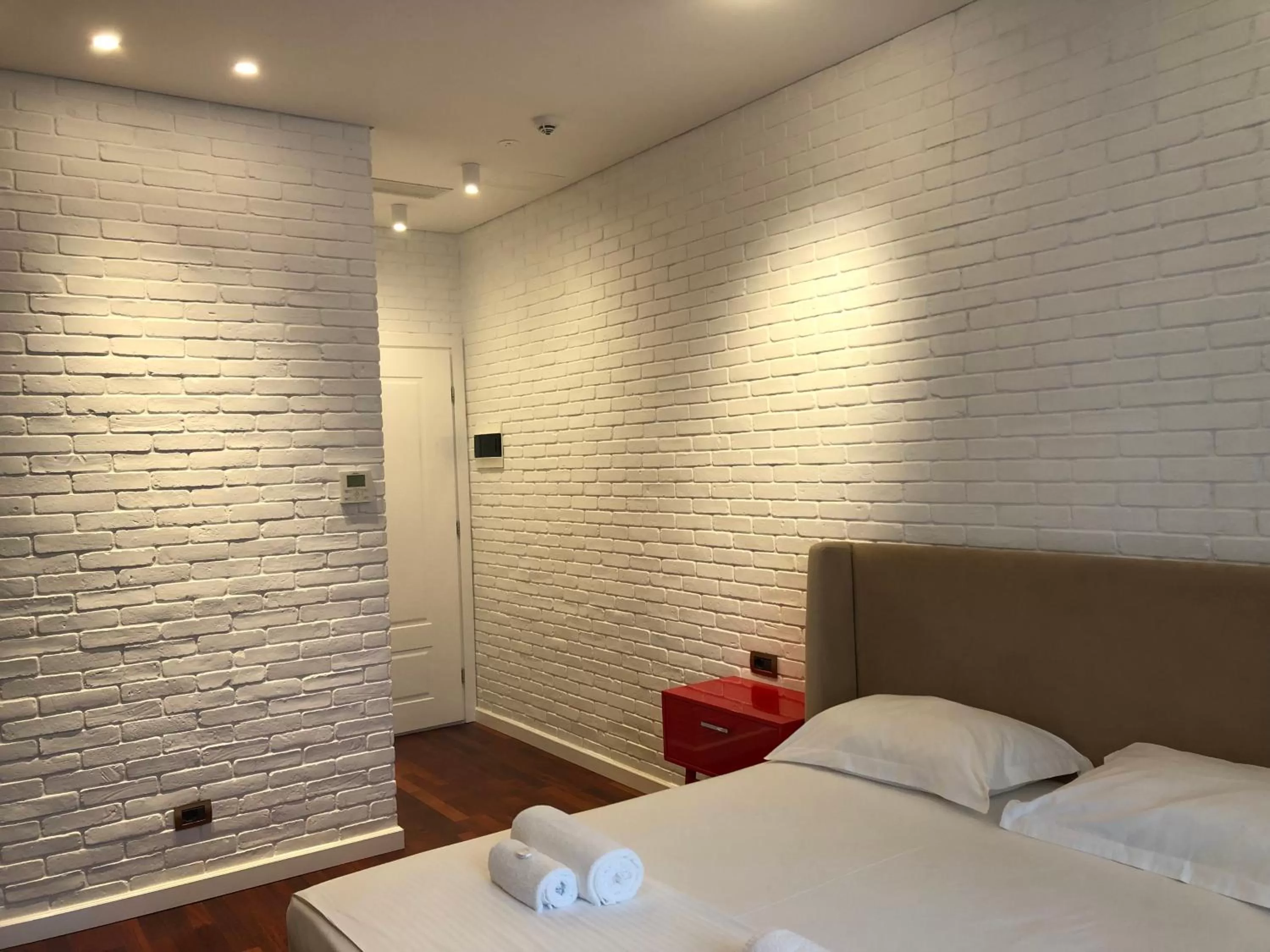 Deluxe Double Room in Peaky Hotel