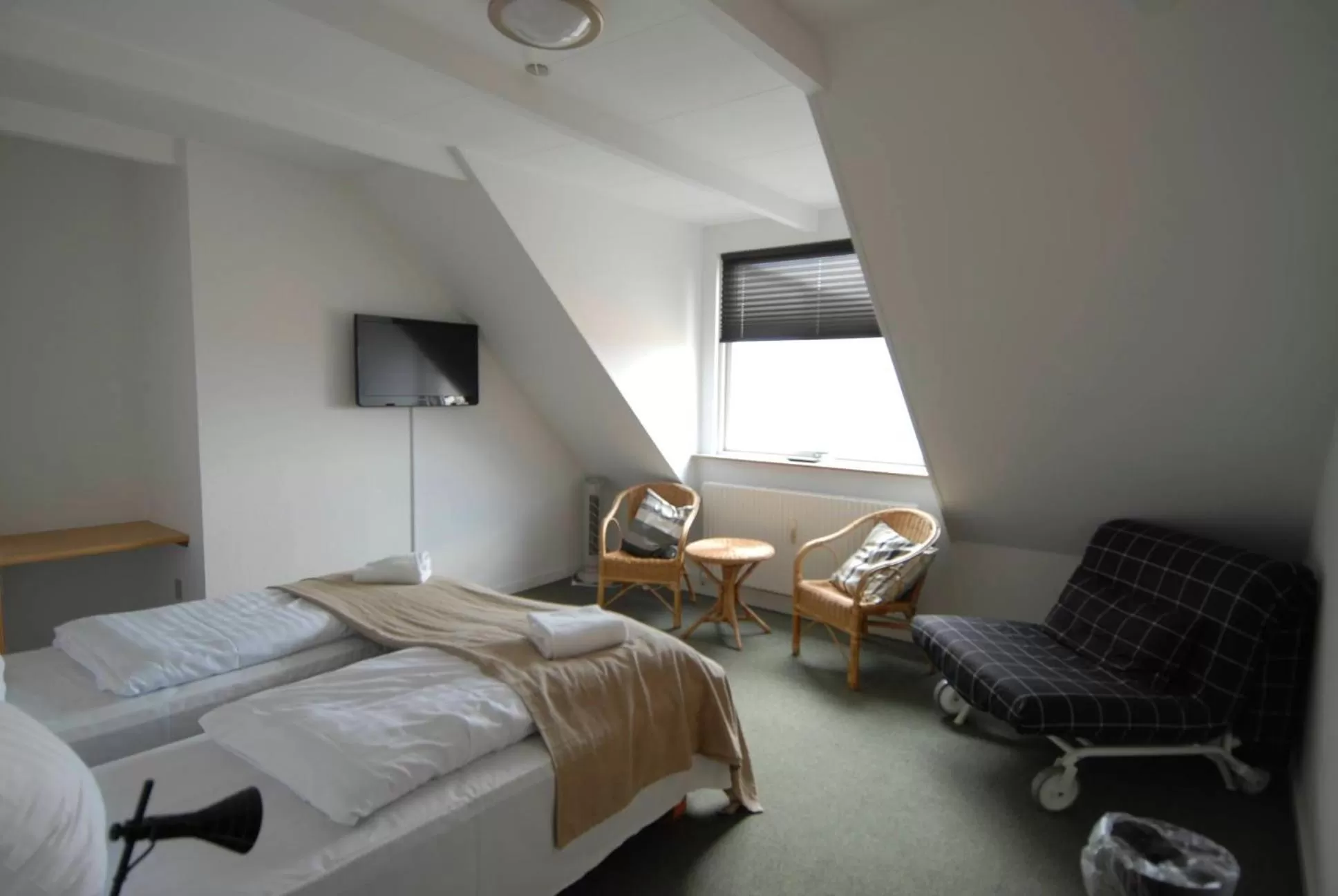 Photo of the whole room, Bed in Annex