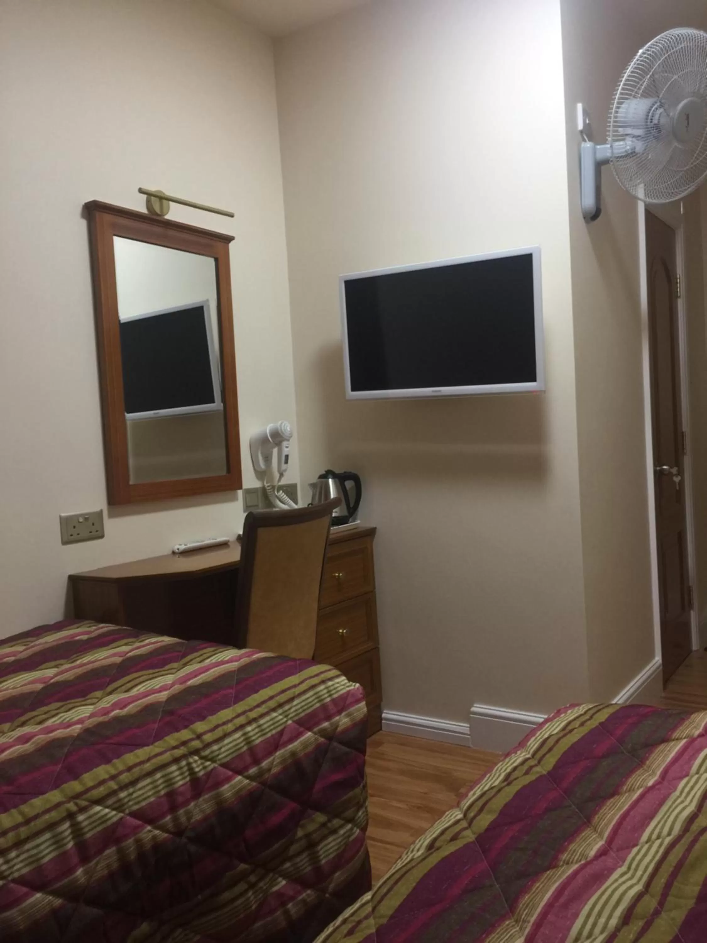 Bedroom, Bed in White House Hotel