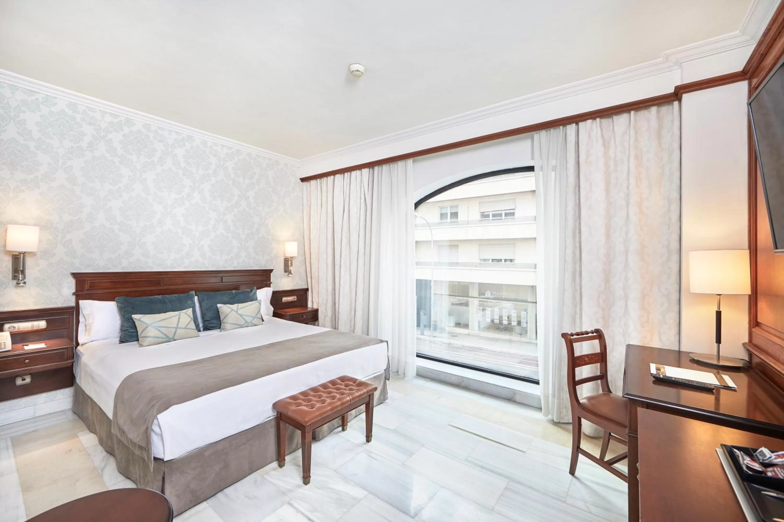 Photo of the whole room, Bed in Bordoy Continental Palma