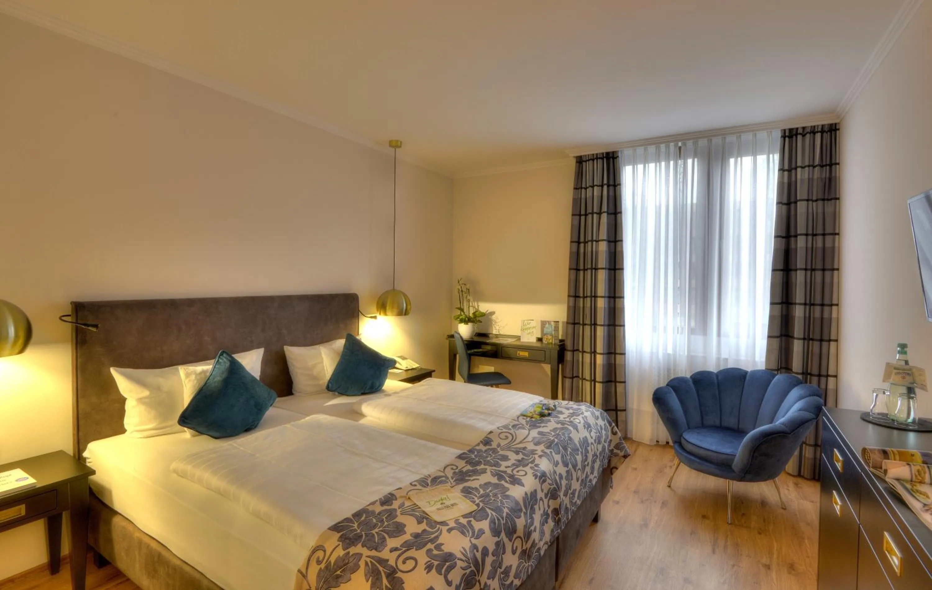 Photo of the whole room, Bed in Nells Park Hotel