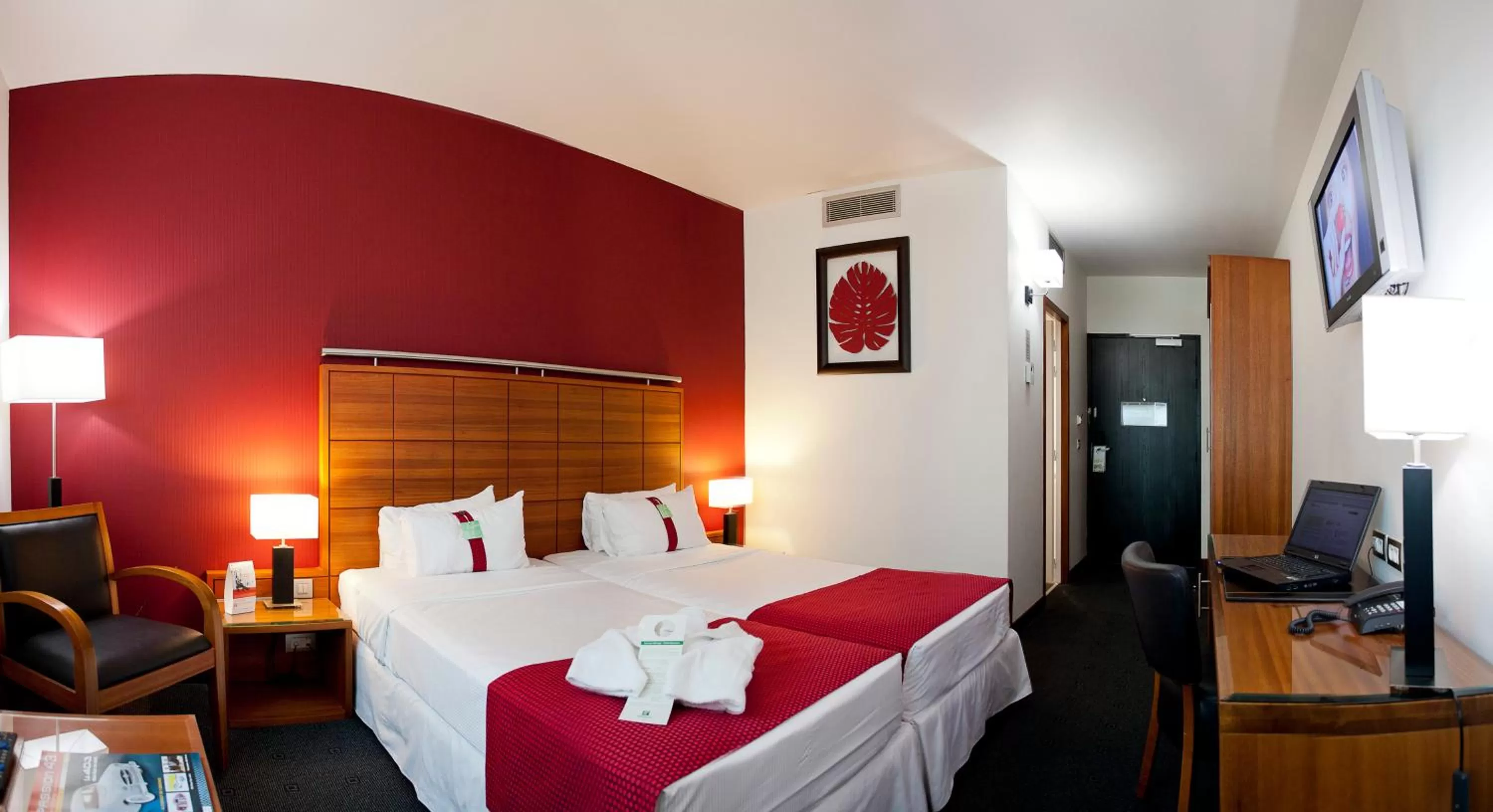 Photo of the whole room, Bed in Holiday Inn Bordeaux Sud - Pessac by IHG