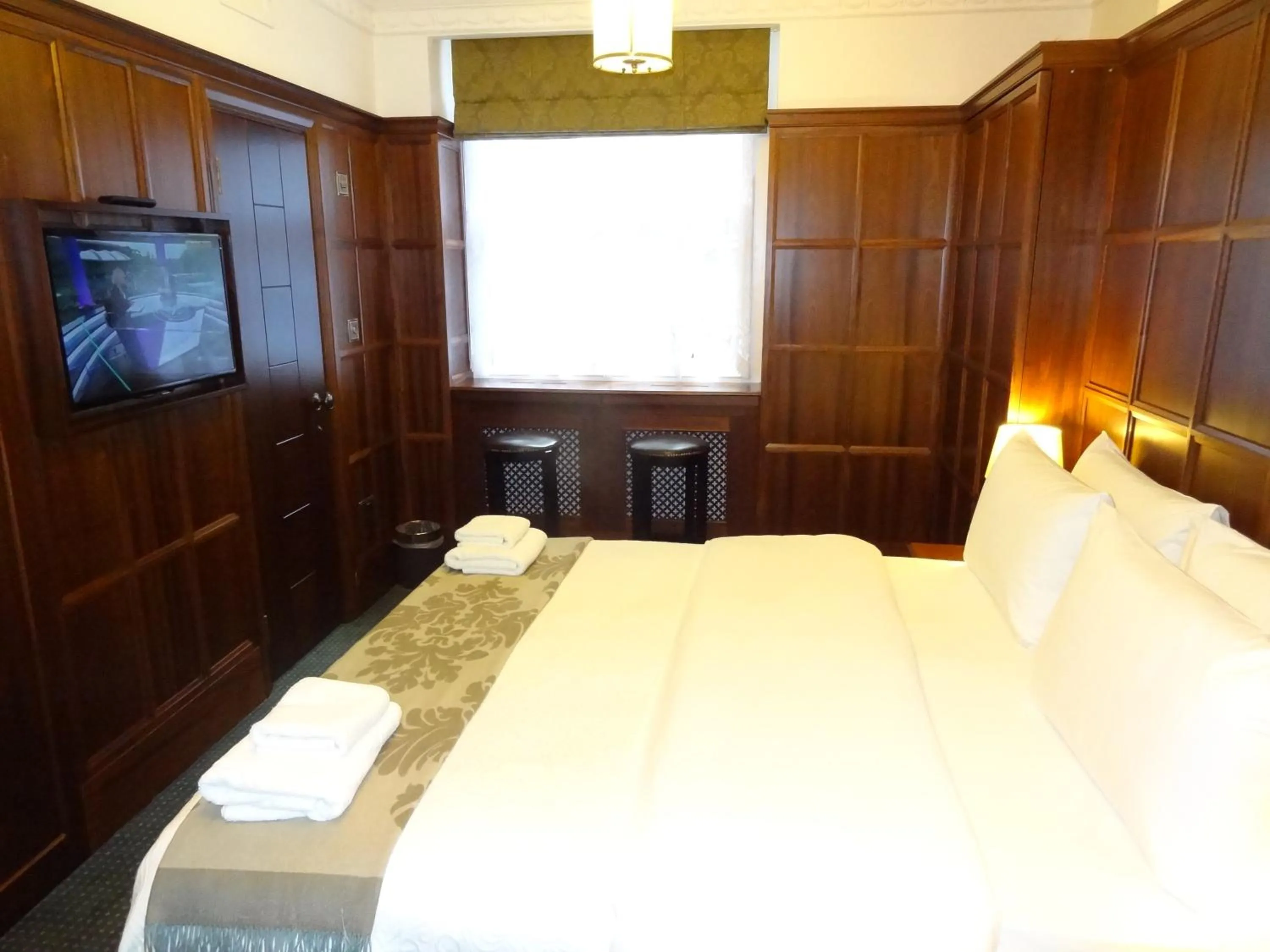 Bed in Regency House Hotel