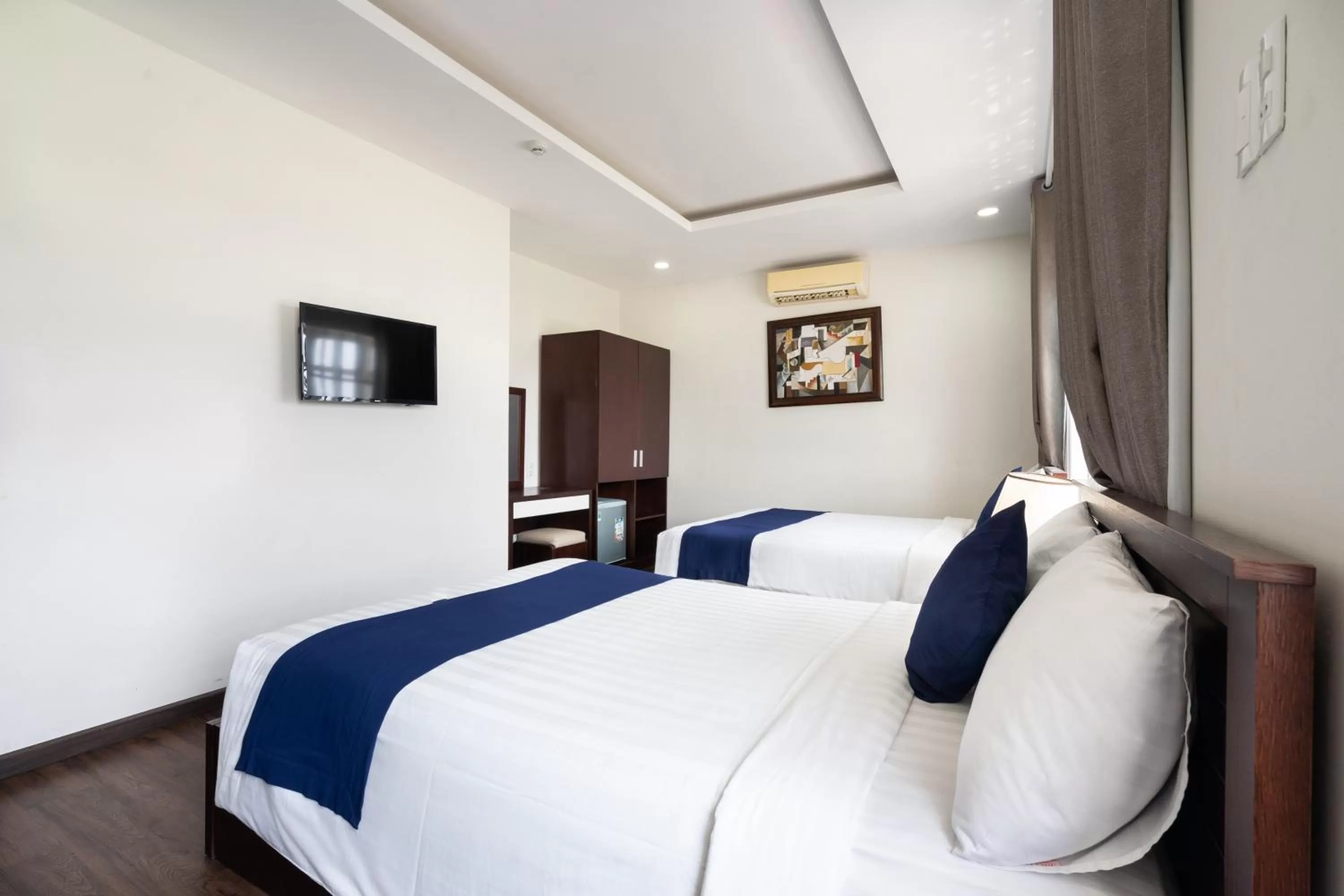 Bed in Central Hotel by Joi Hospitality