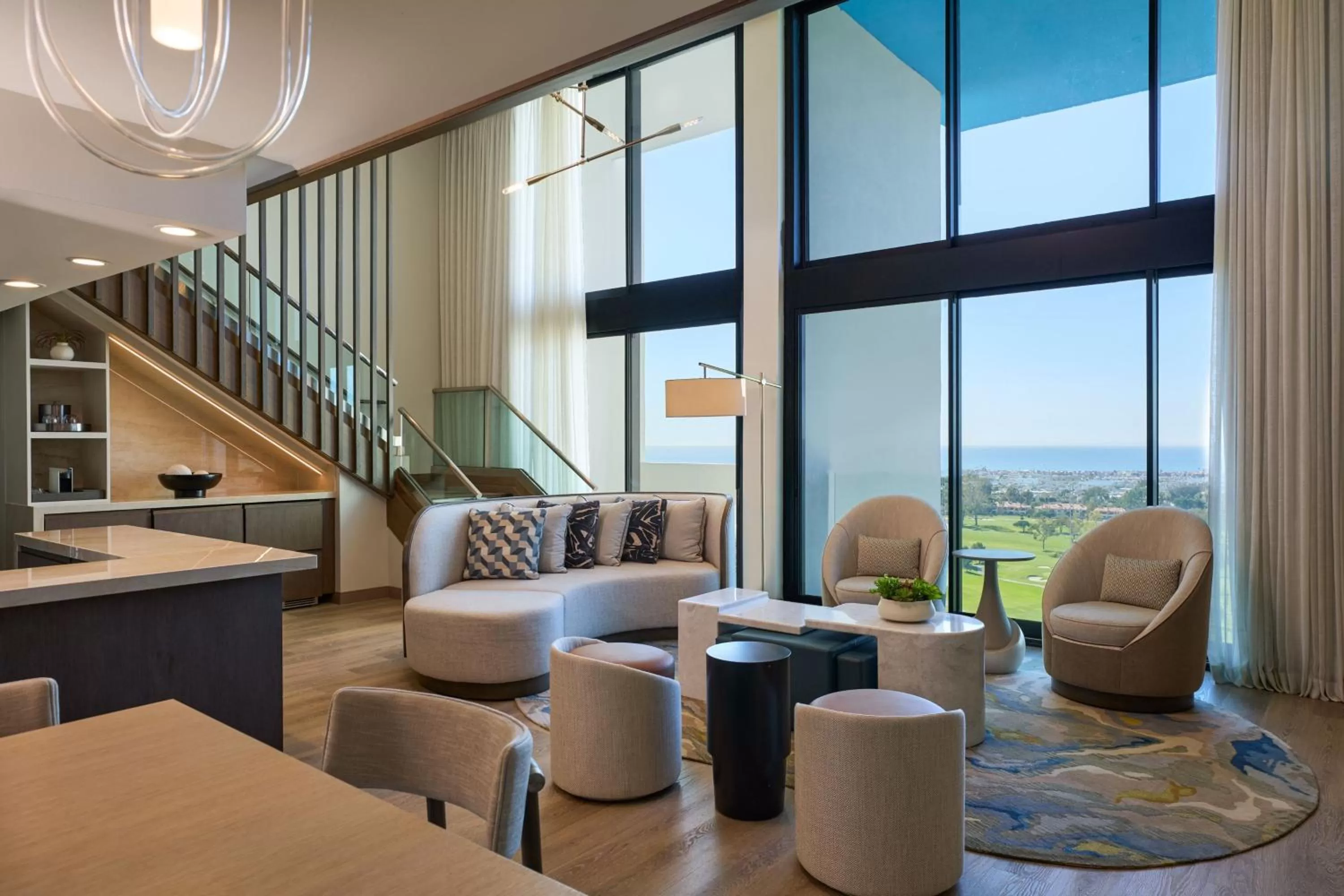 Living room in VEA Newport Beach, a Marriott Resort & Spa