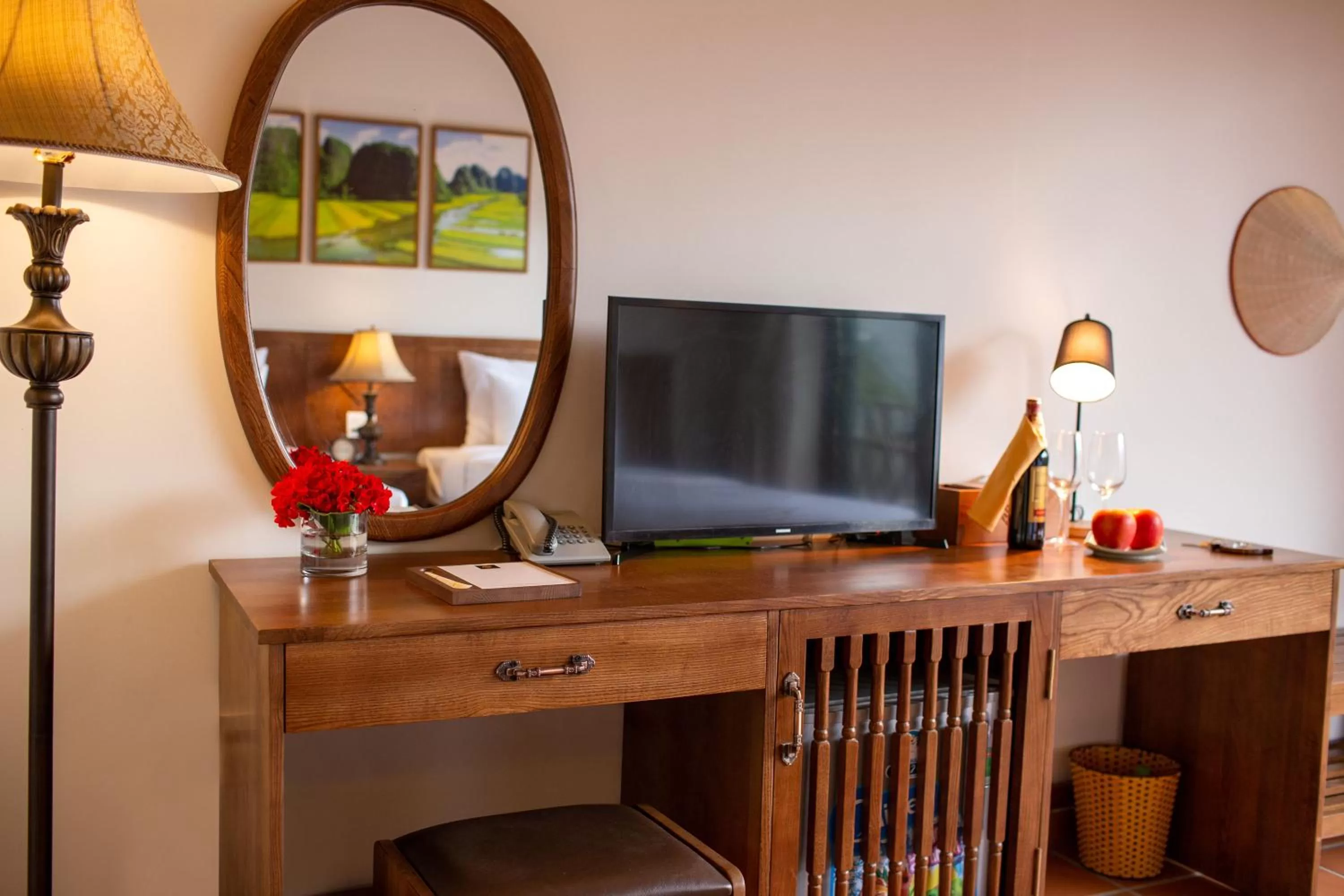 TV and multimedia in Bai Dinh Garden Resort & Spa