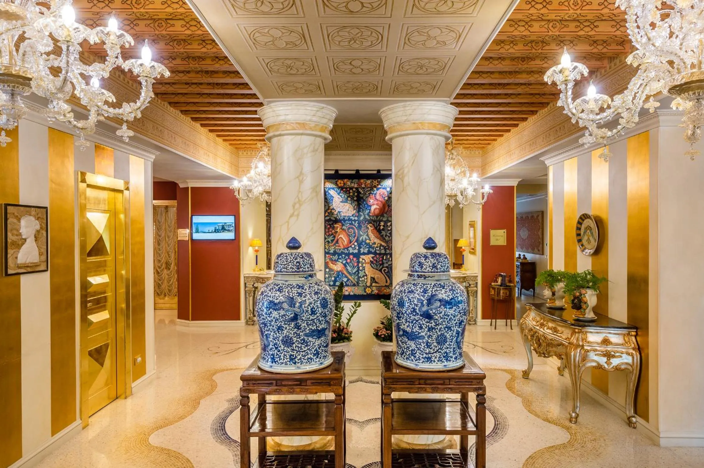 Lobby or reception in Villa e Palazzo Aminta - A Leading Hotel of The World