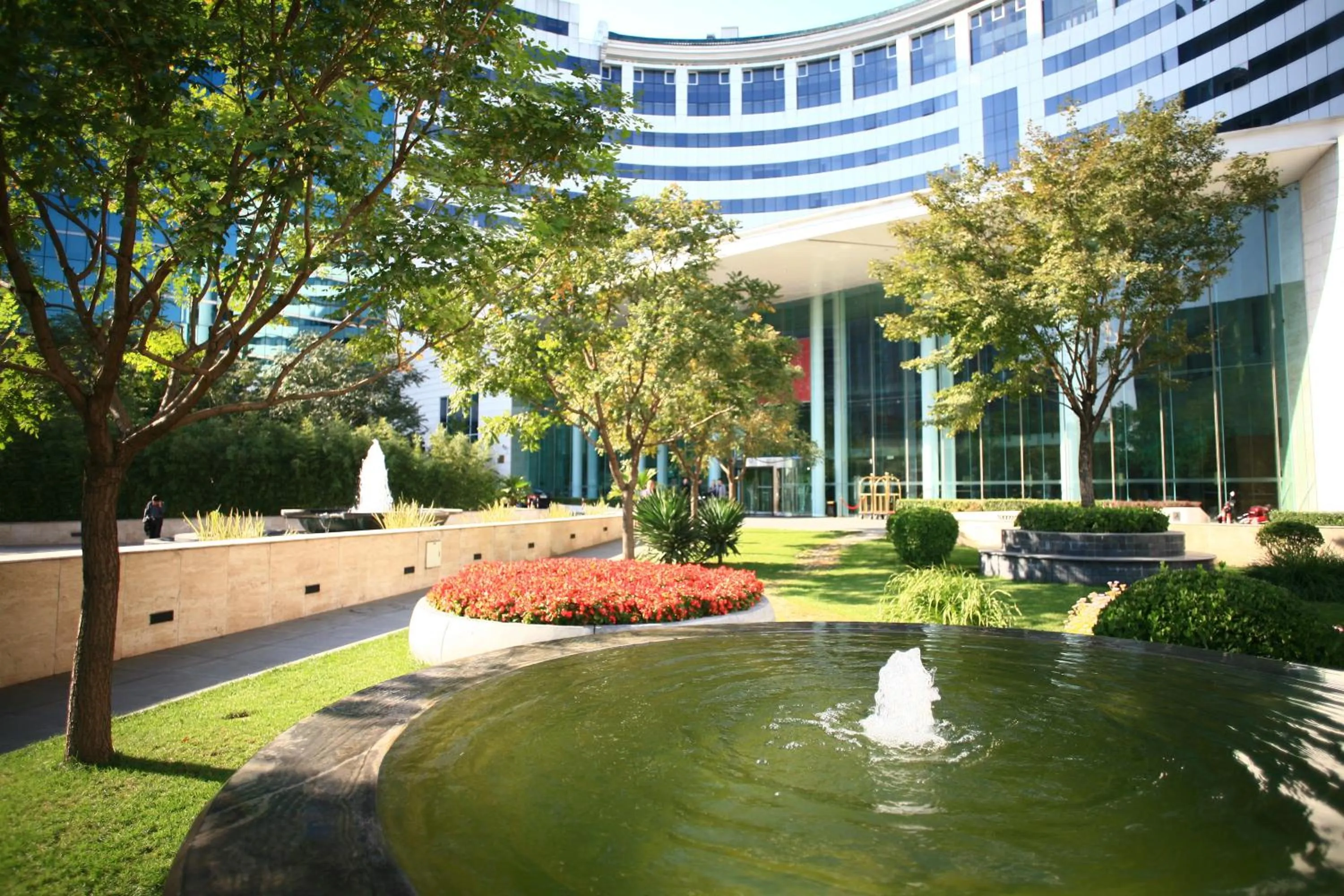 Facade/entrance, Swimming Pool in Jianguo Garden Hotel