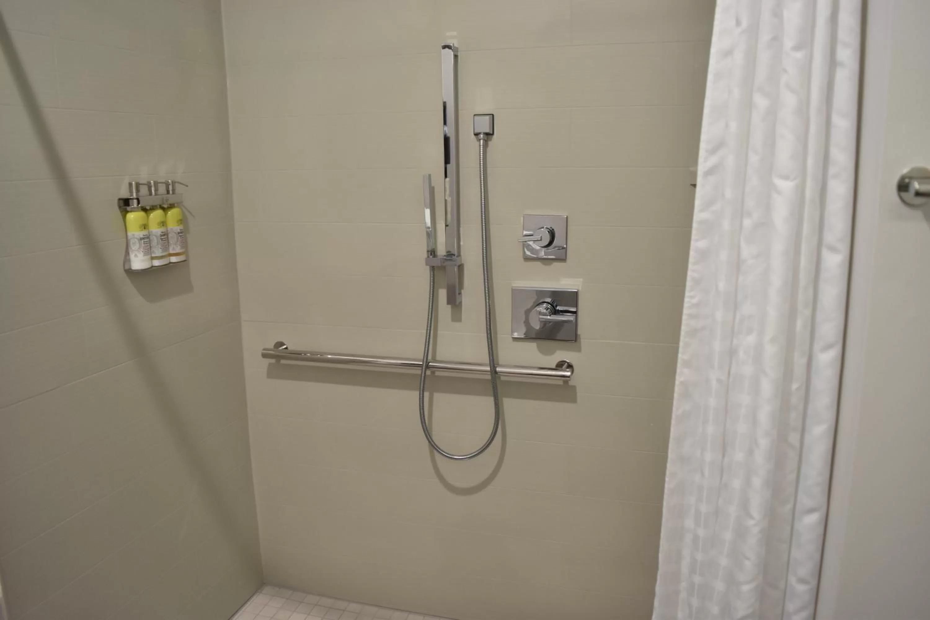 Photo of the whole room in Candlewood Suites Independence by IHG