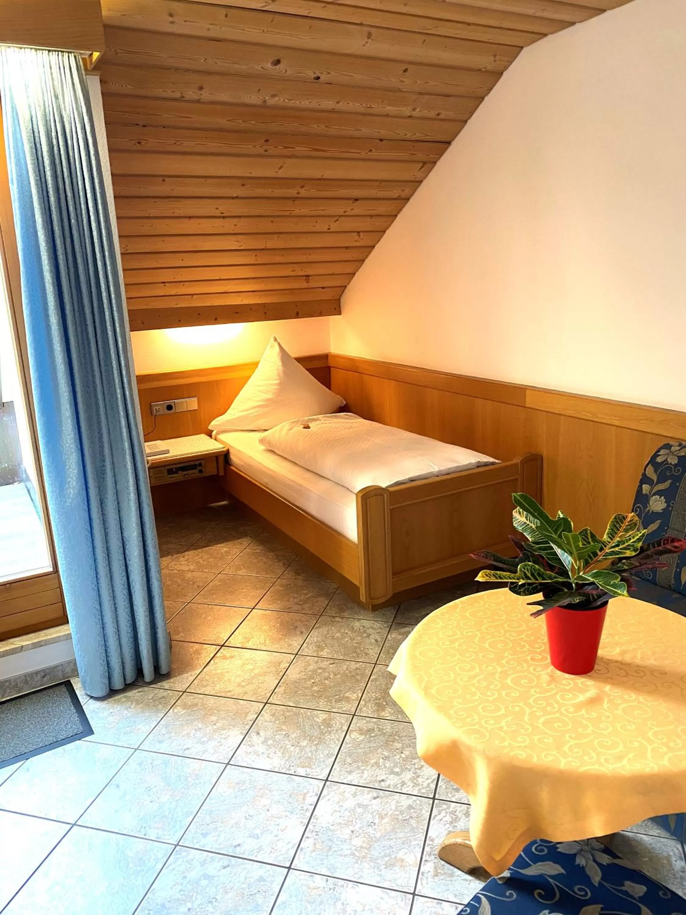 Photo of the whole room, Seating Area in Hotel Haus Seehang