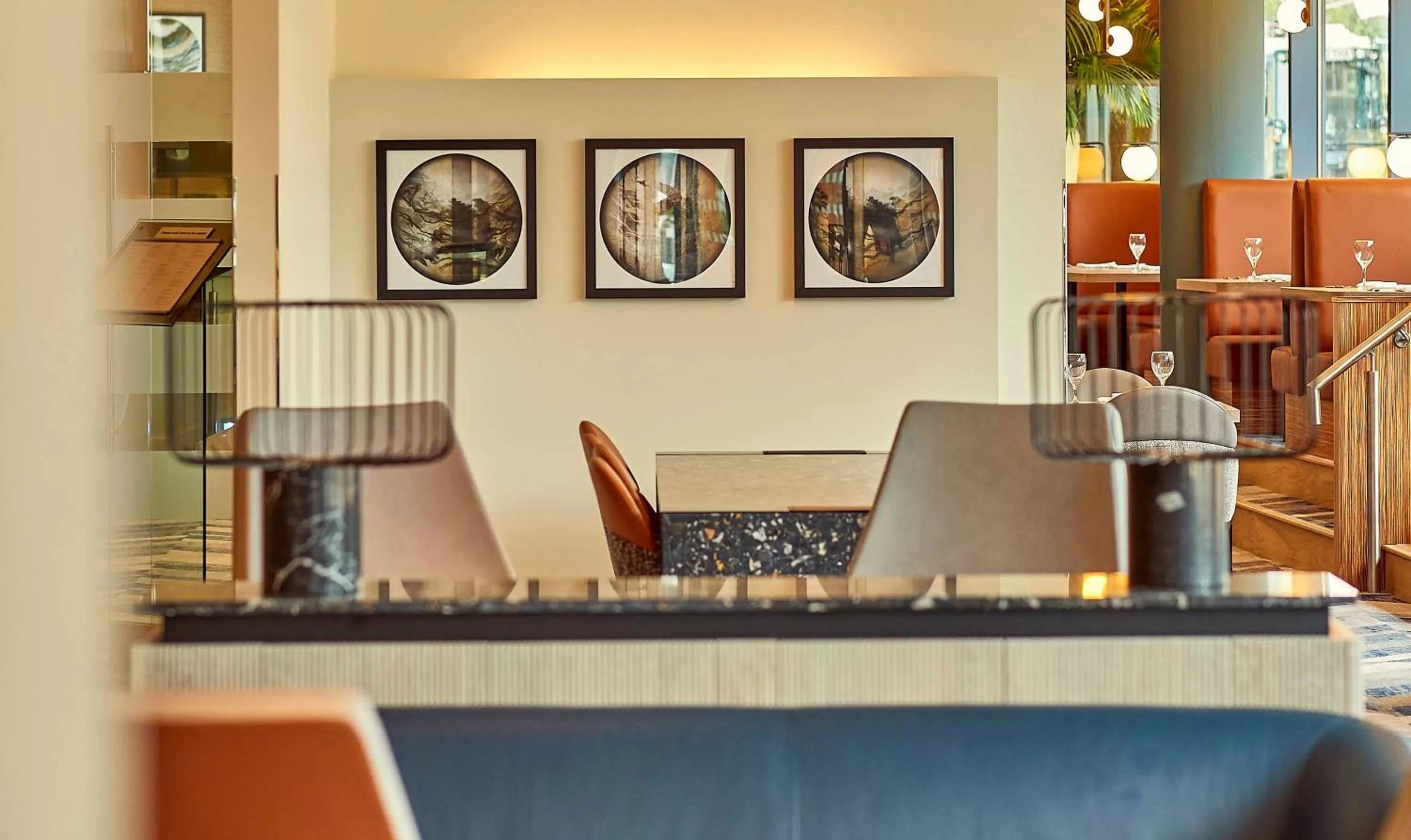 Restaurant/places to eat in Crowne Plaza Reading