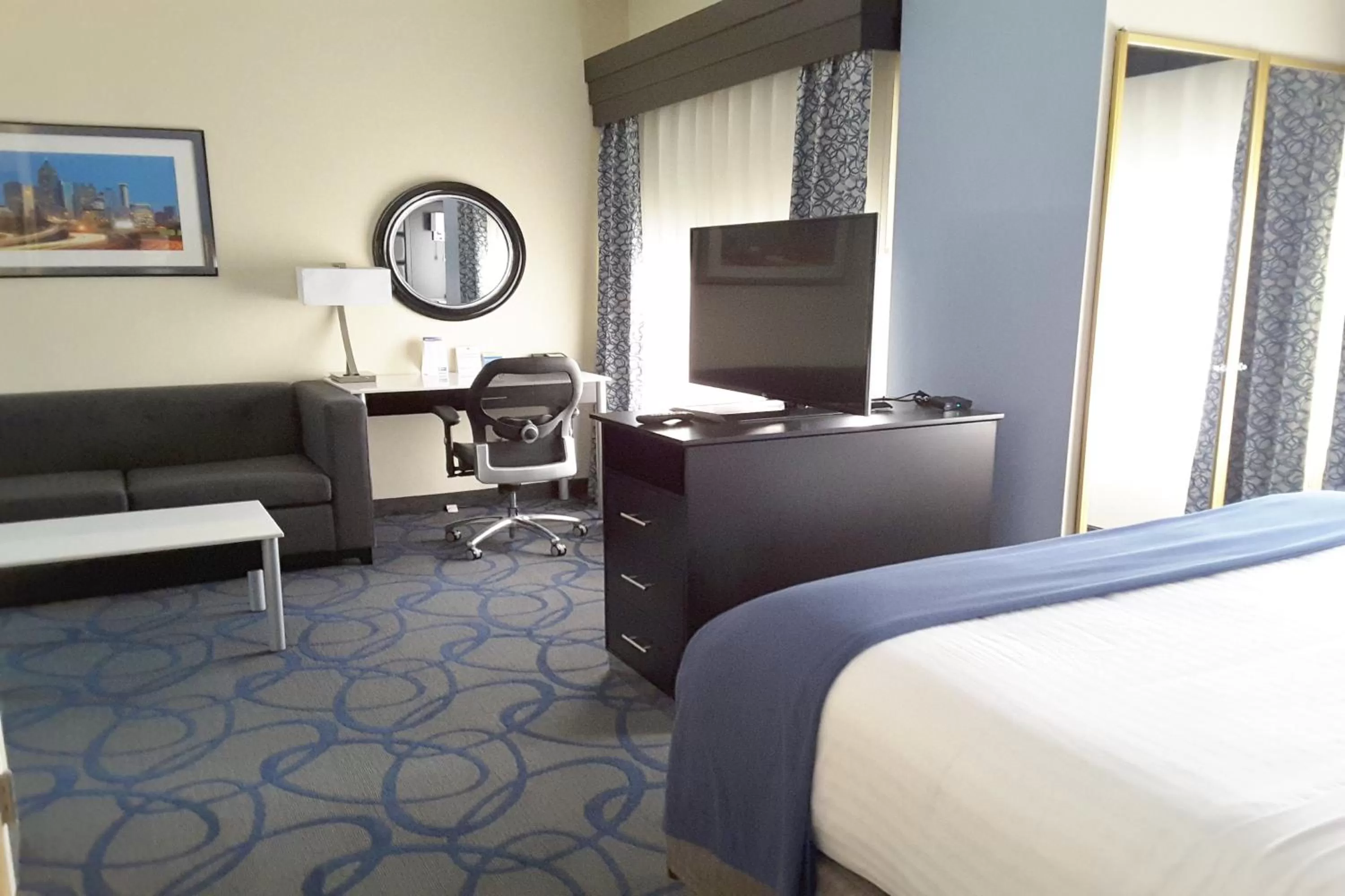 Photo of the whole room, Bed in Holiday Inn Express Hotel & Suites Lawrenceville by IHG