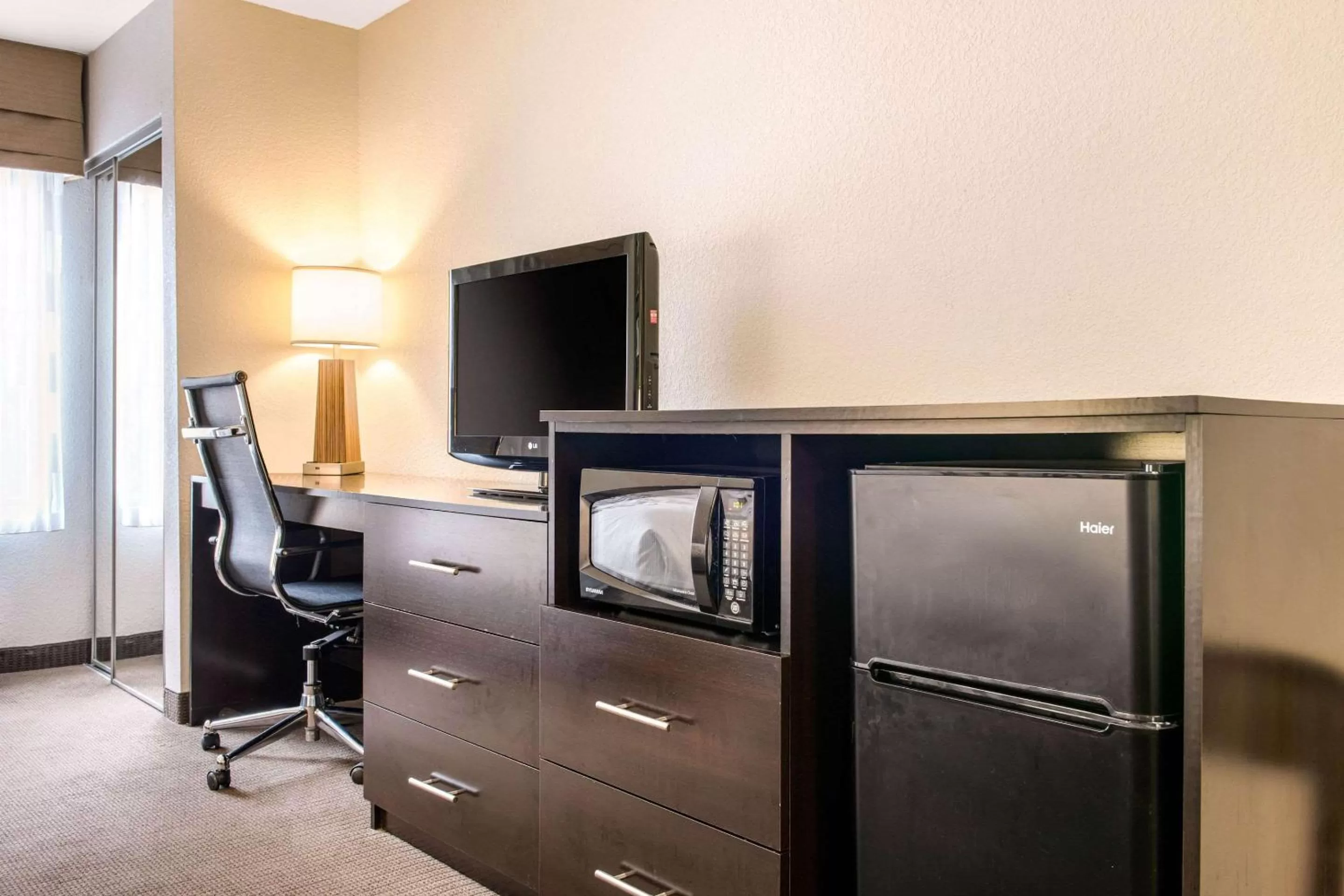 Photo of the whole room in Sleep Inn & Suites Columbus South