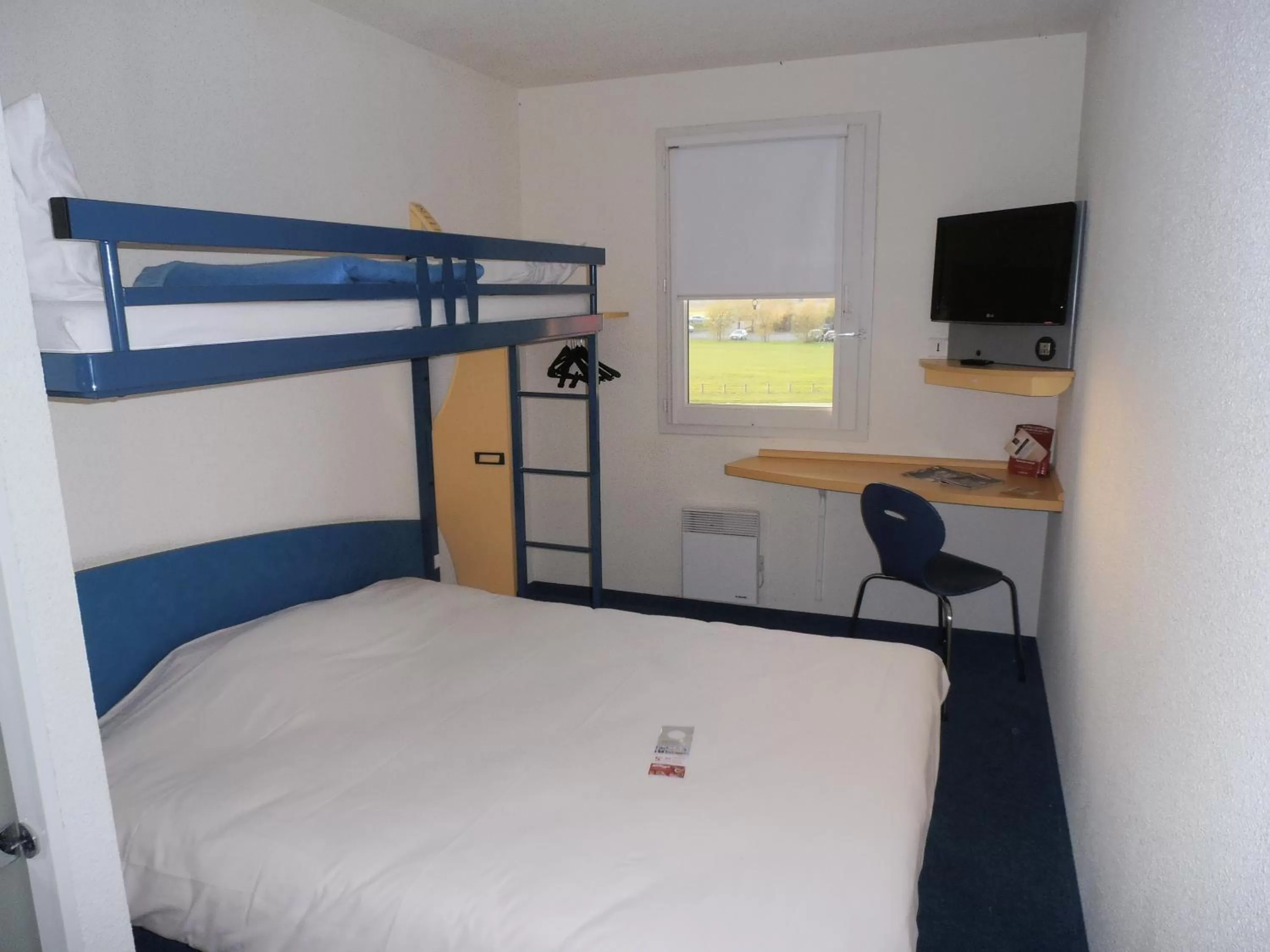 Photo of the whole room, Bed in ibis budget Meung sur Loire