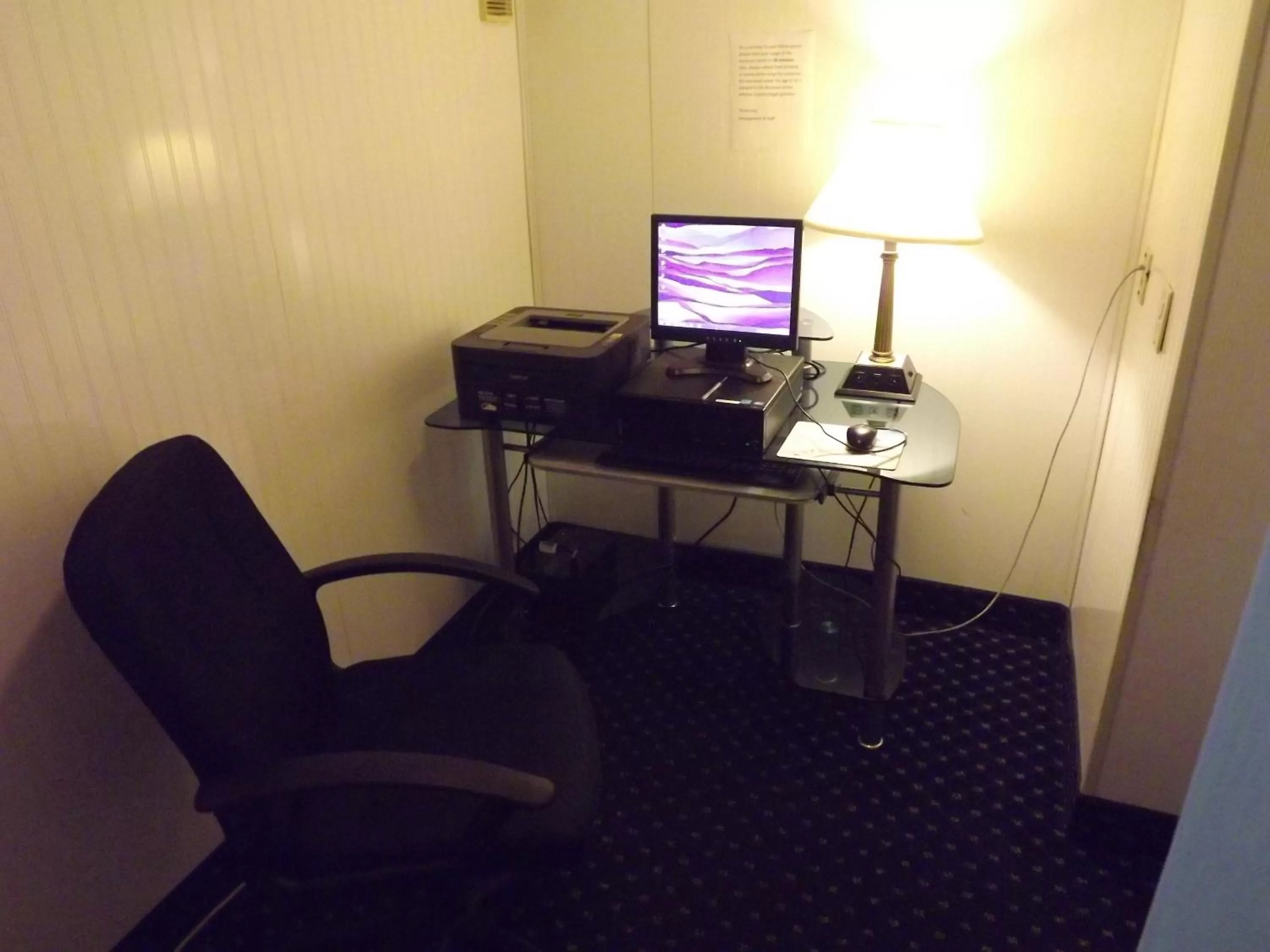 TV and multimedia in Baymont by Wyndham Greensboro/Coliseum