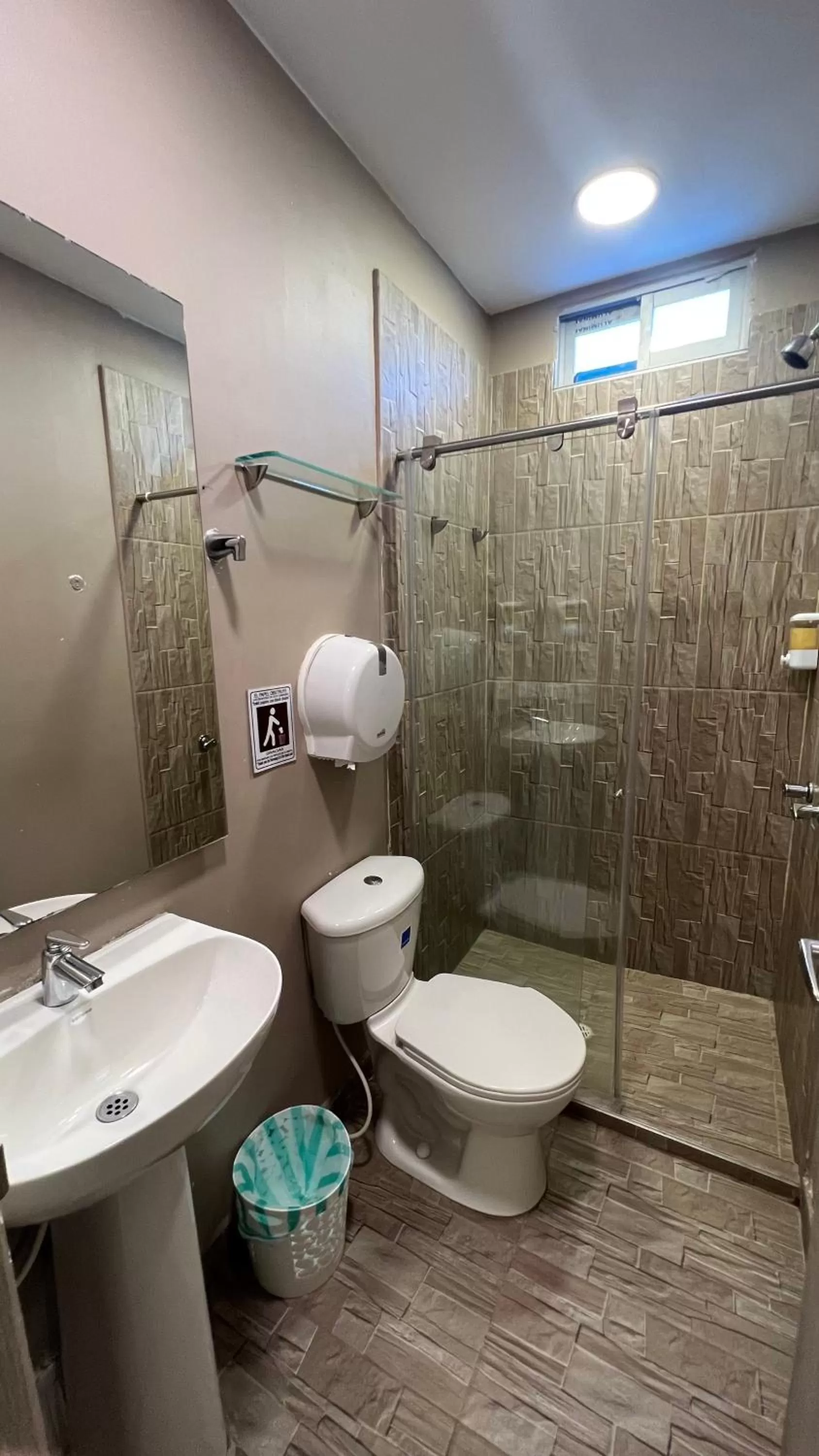 Bathroom in Bahia 79 Apartasuites Cerca al Centro