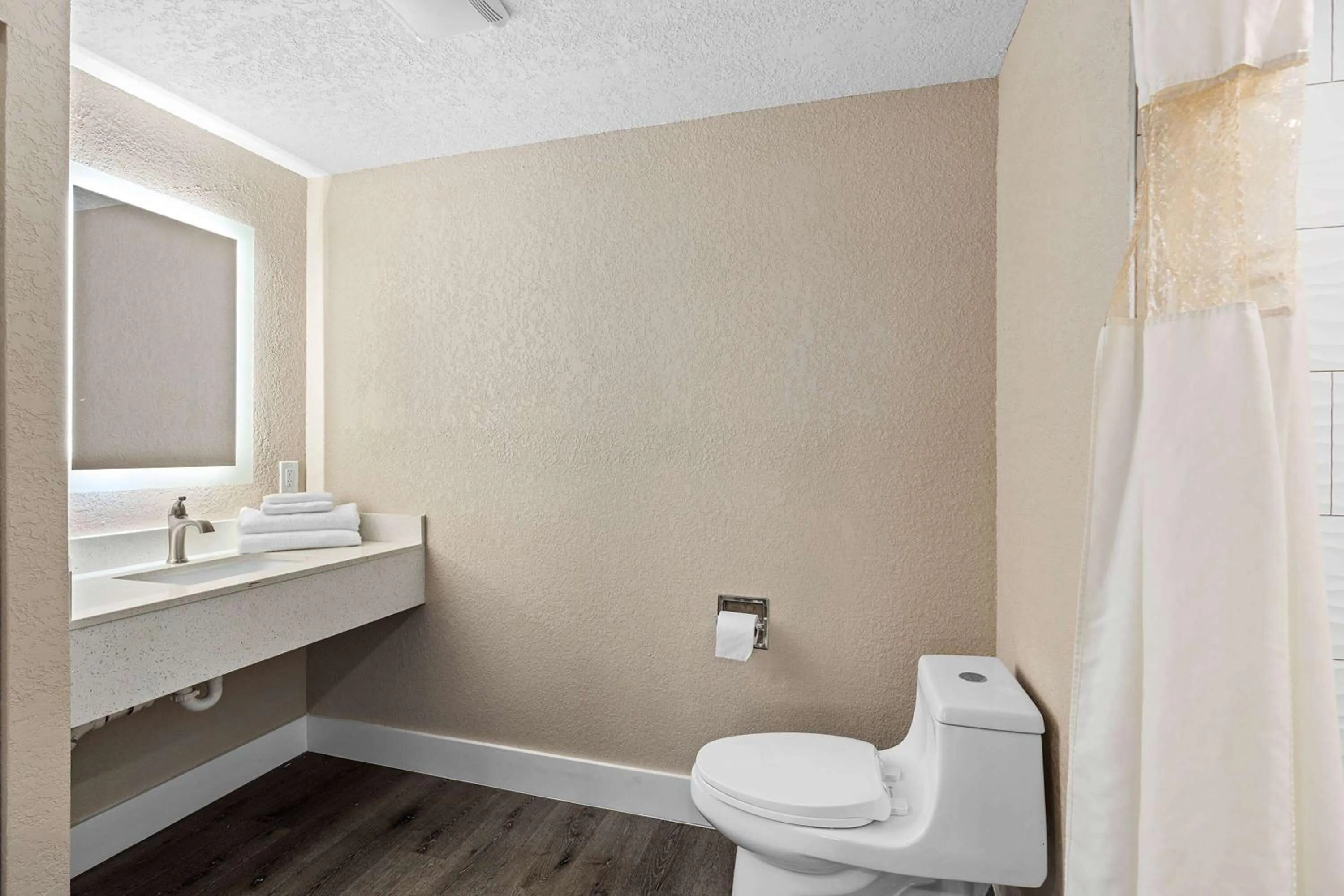 TV and multimedia in Super 8 by Wyndham Kissimmee-Orlando