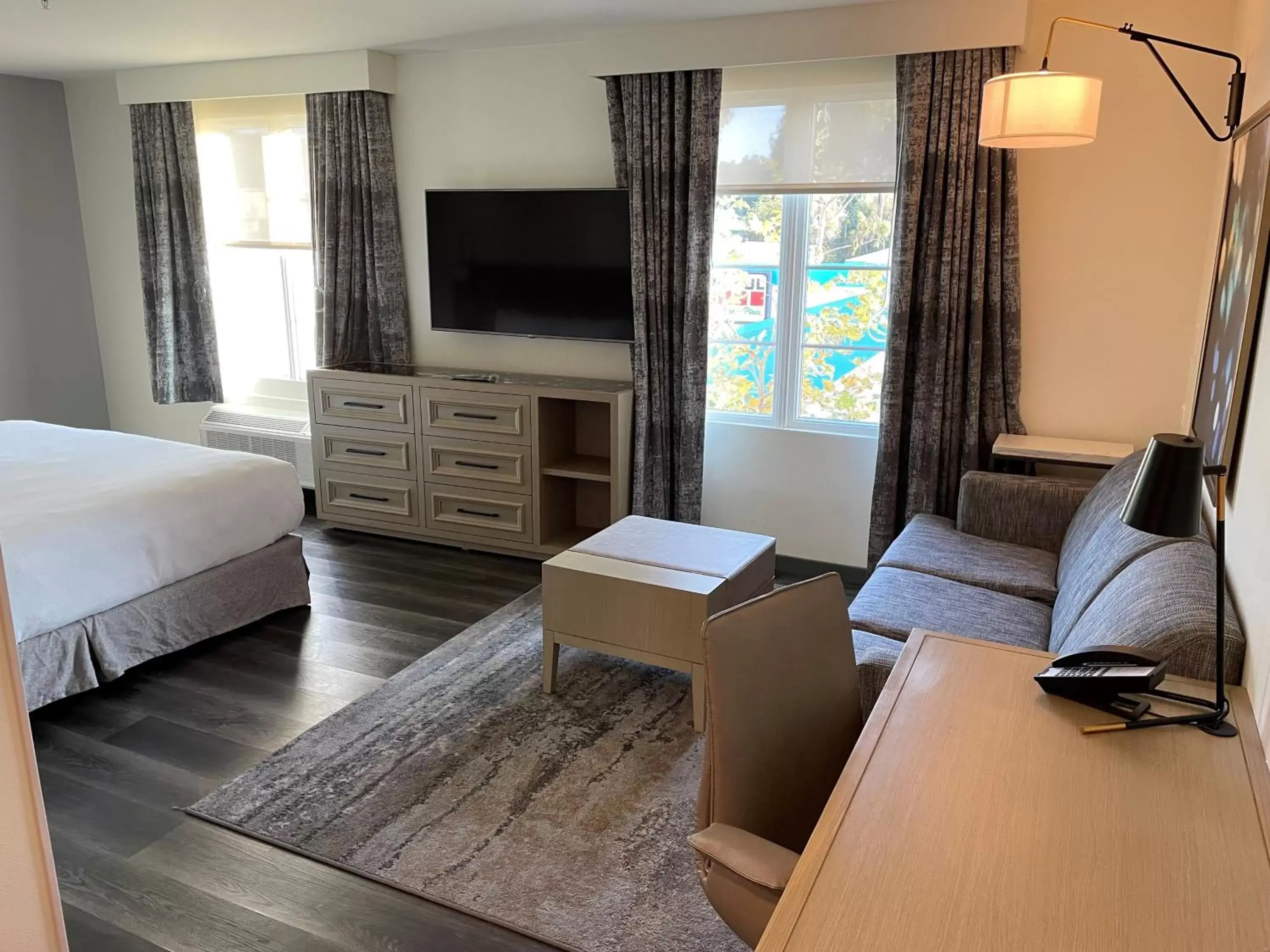 King Room with Roll-In Shower - Disability Access in Hyatt Place Santa Barbara King Room with Roll-In Shower - Disability Access in Hyatt Place Santa Barbara