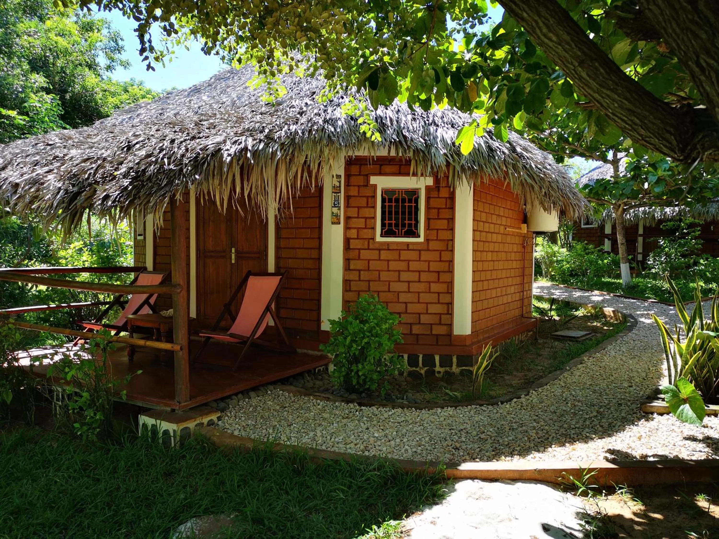 Garden view, Property Building in Hotel Lakana Ramena