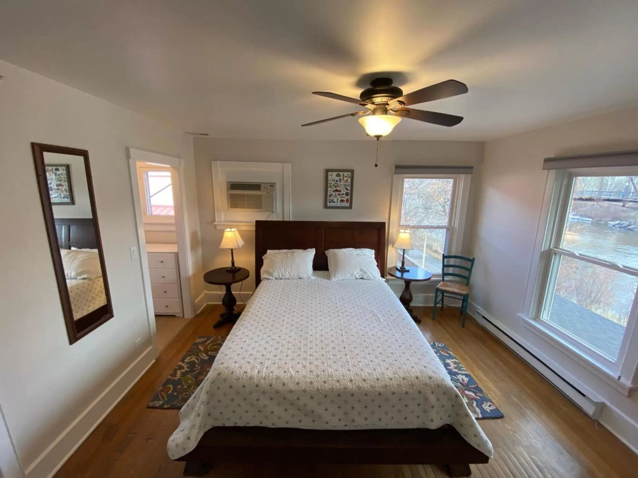 Bed in Goldsmith's River Front Inn