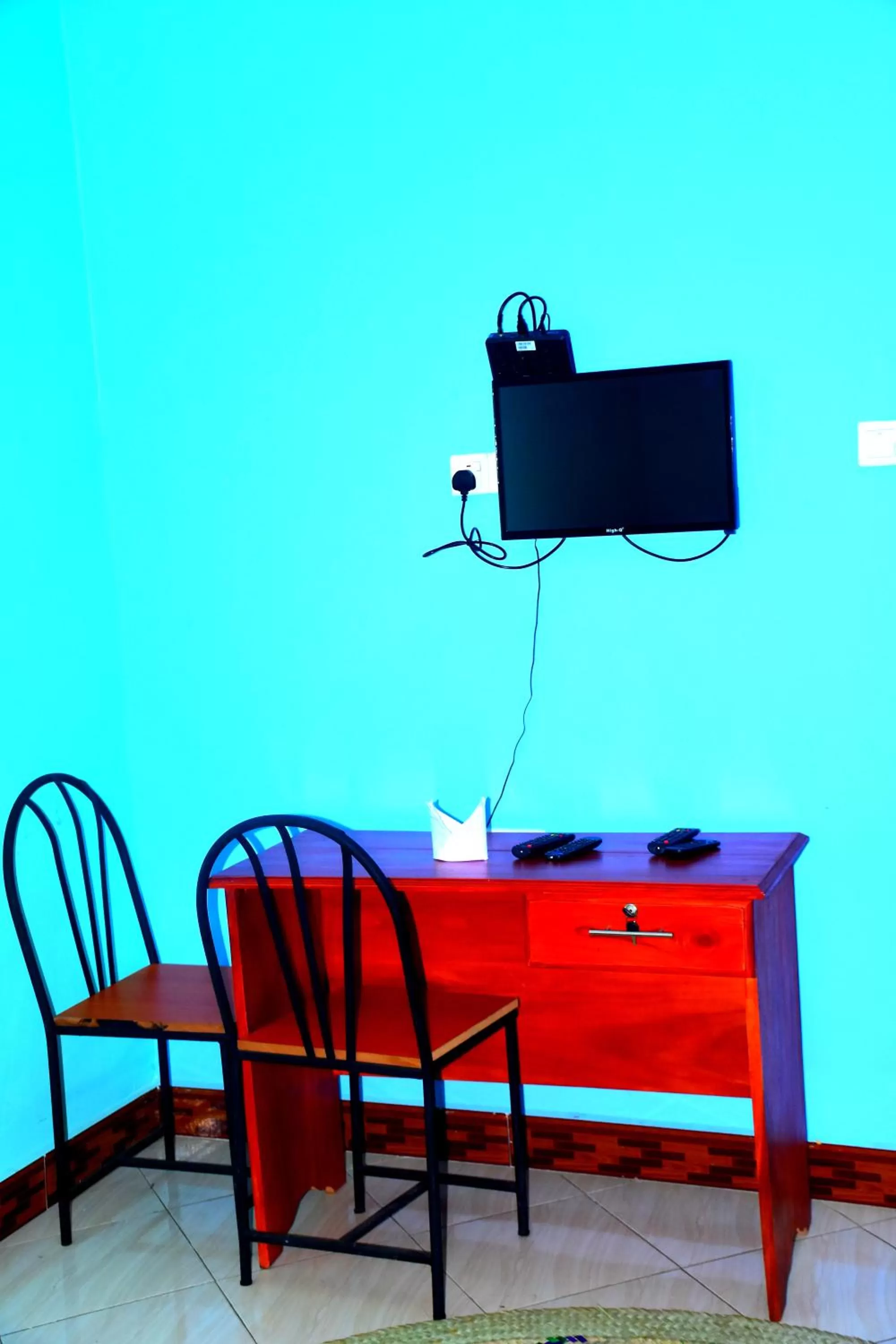 Communal lounge/ TV room in Safari Park House