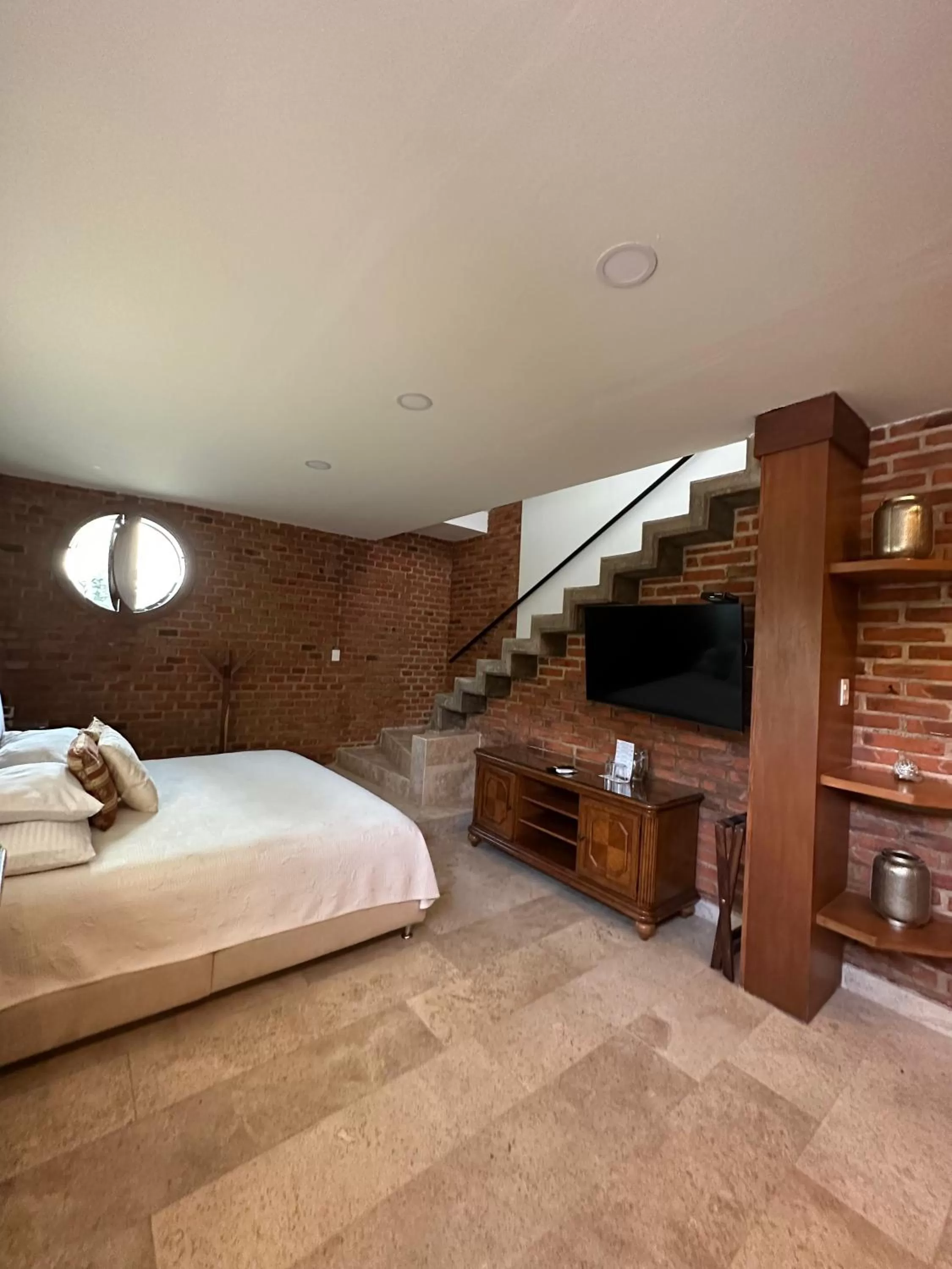 Bed in Hotel Lindo Ajijic Bed & Breakfast