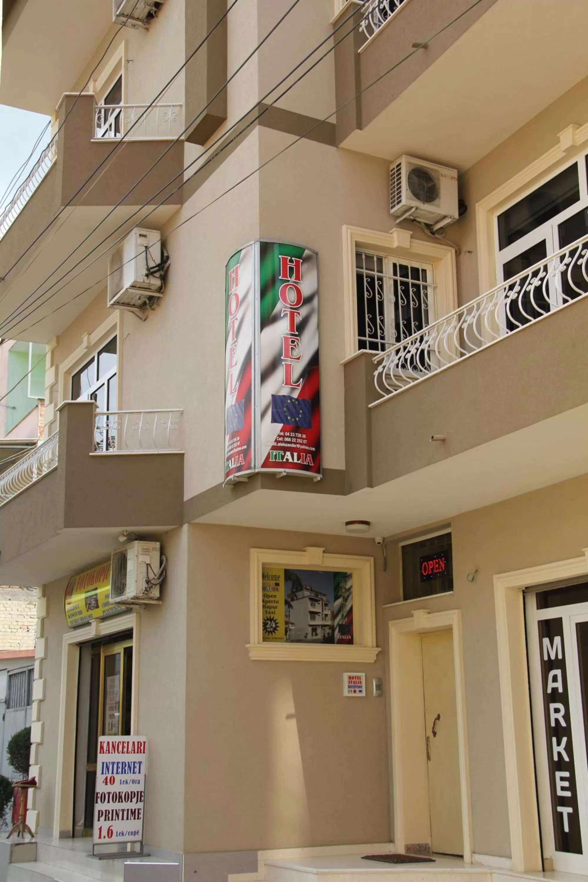 Property Building in Hotel Italia