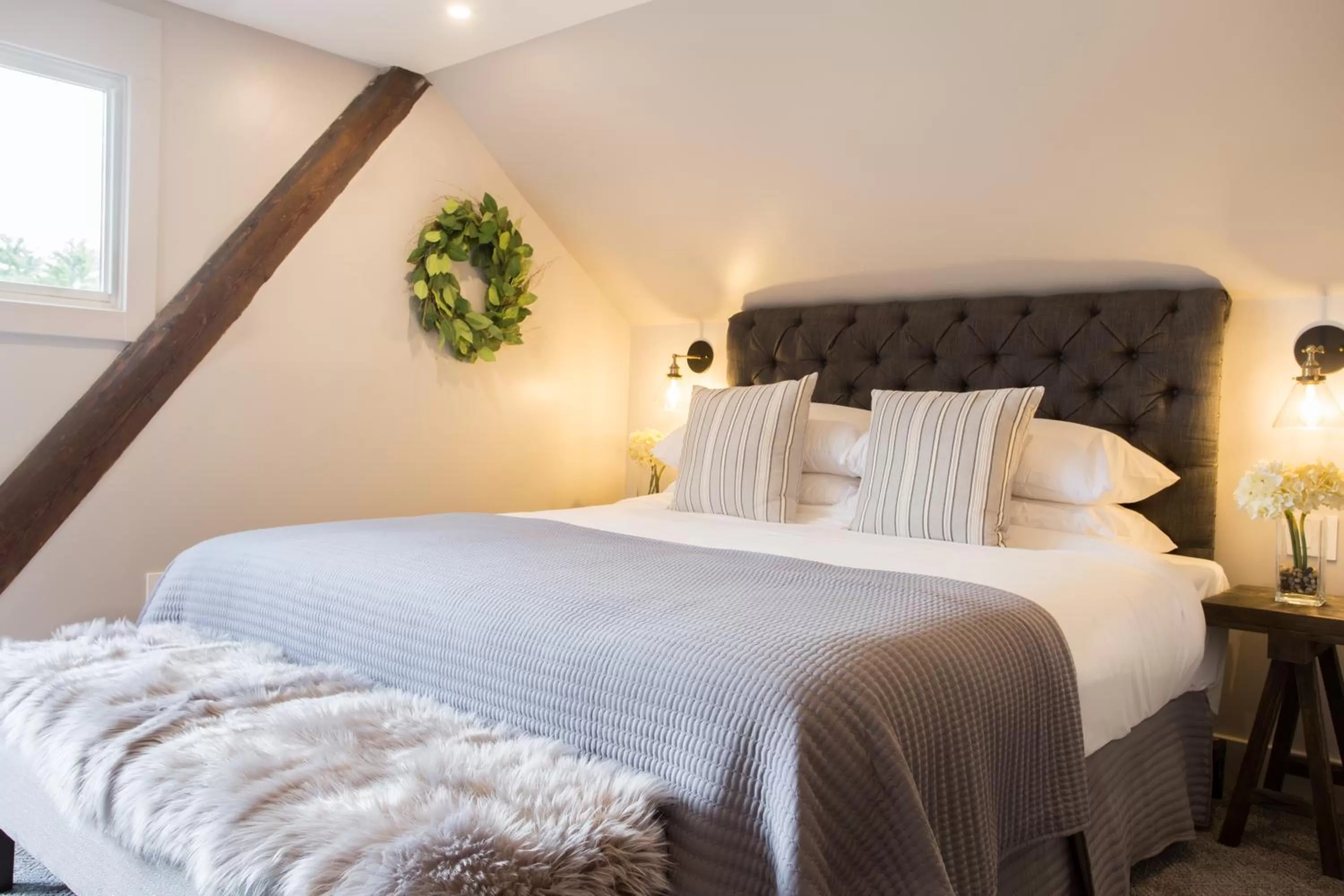 Bedroom, Bed in Mountain Meadows Lodge