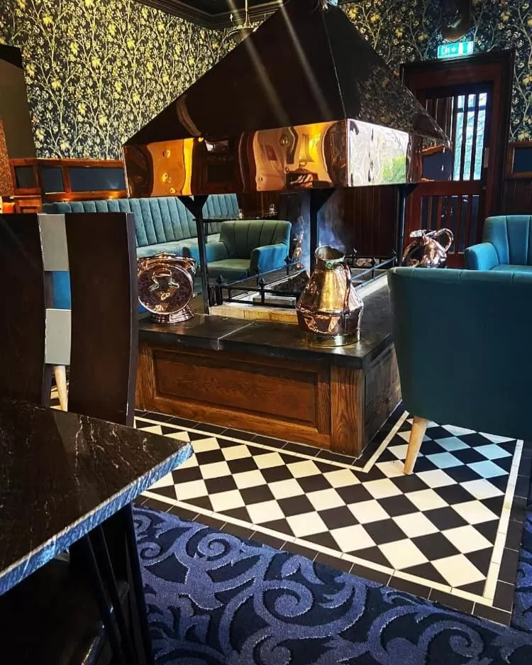 Restaurant/places to eat in Falls of Lora Hotel