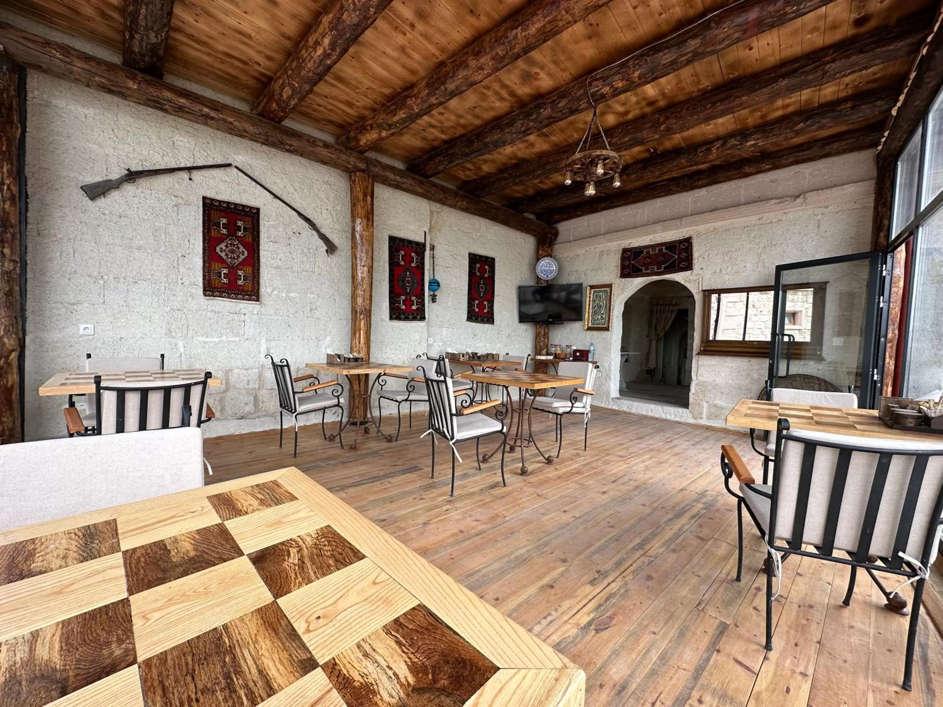 Restaurant/Places to Eat in Atax Cave Hotel