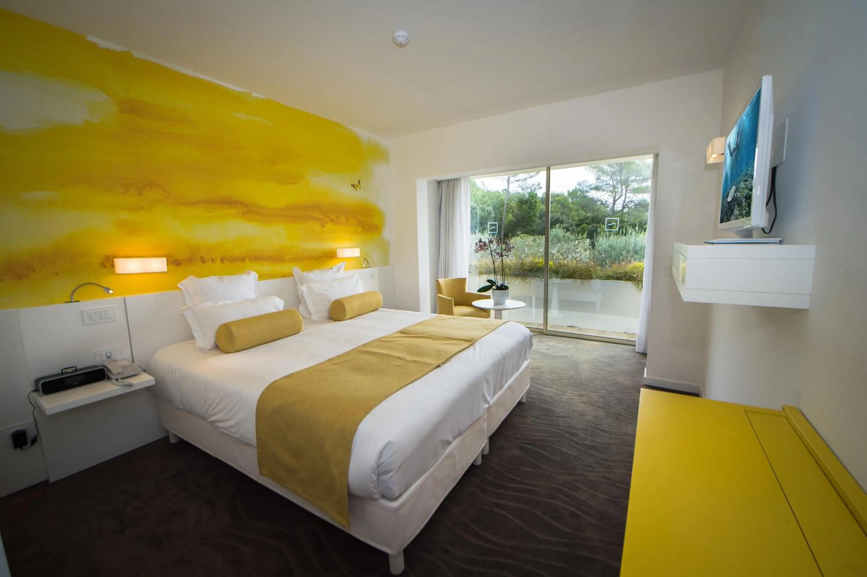 Classic Double Room - Ground Floor in Hotel Restaurant La Vague de Saint Paul