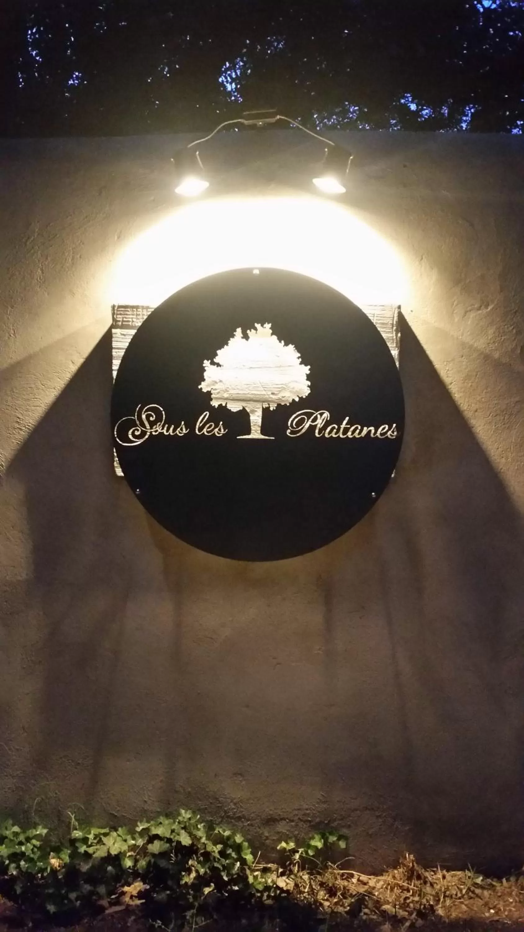 Property logo or sign in Sous les Platanes B&B