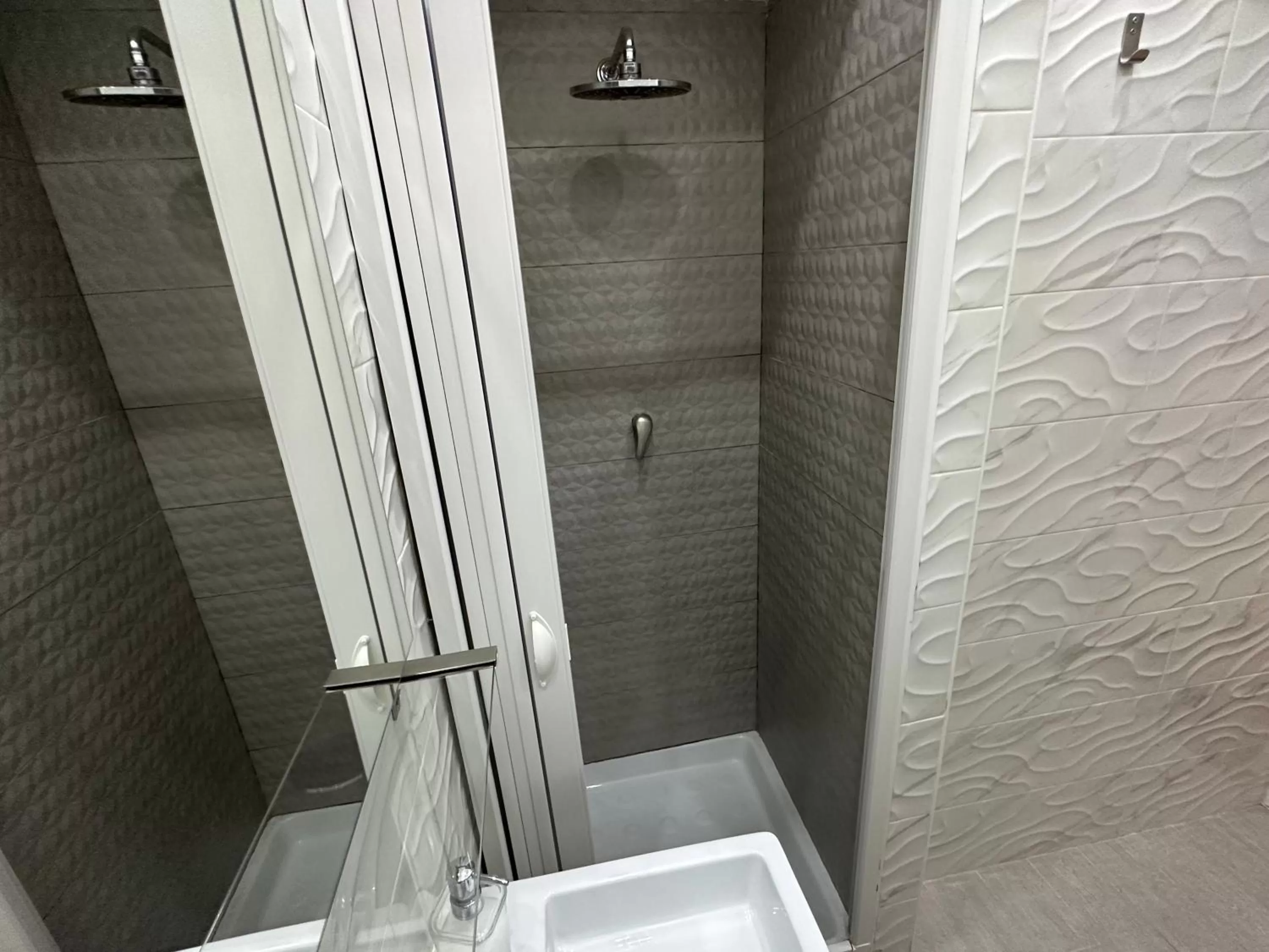 Shower, Bathroom in Archivio Storico Napoli Centro