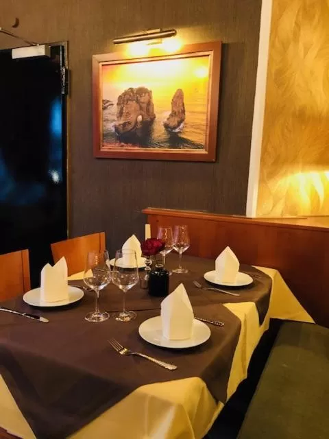 Restaurant/Places to Eat in Hotel Restaurant Byblos