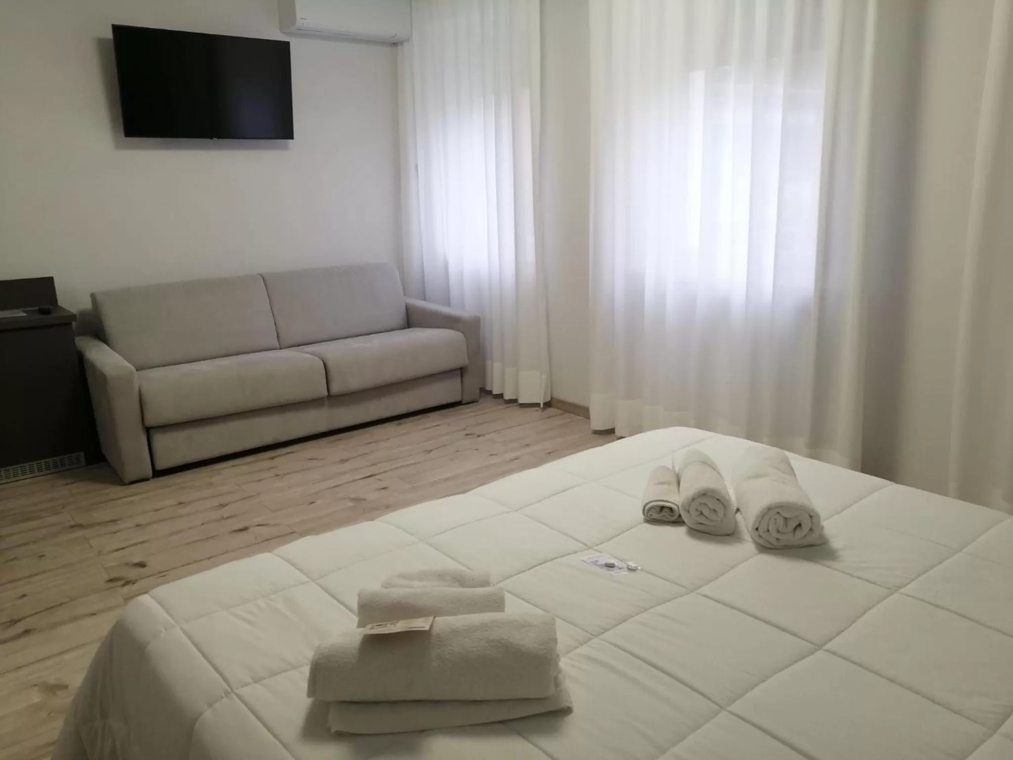 TV and multimedia, Bed in Hotel Siros