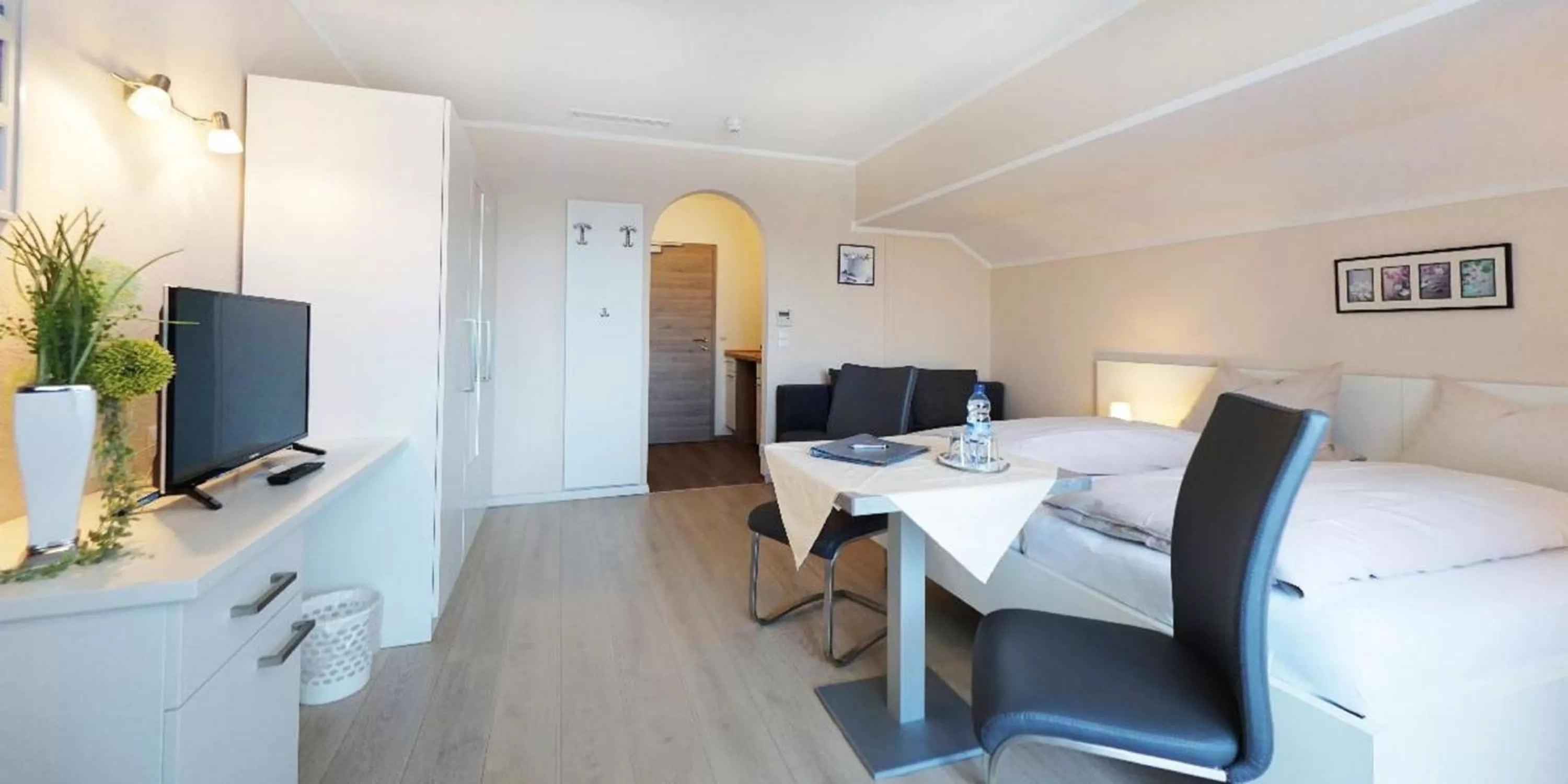 TV and multimedia, Dining Area in Im Gewölbe