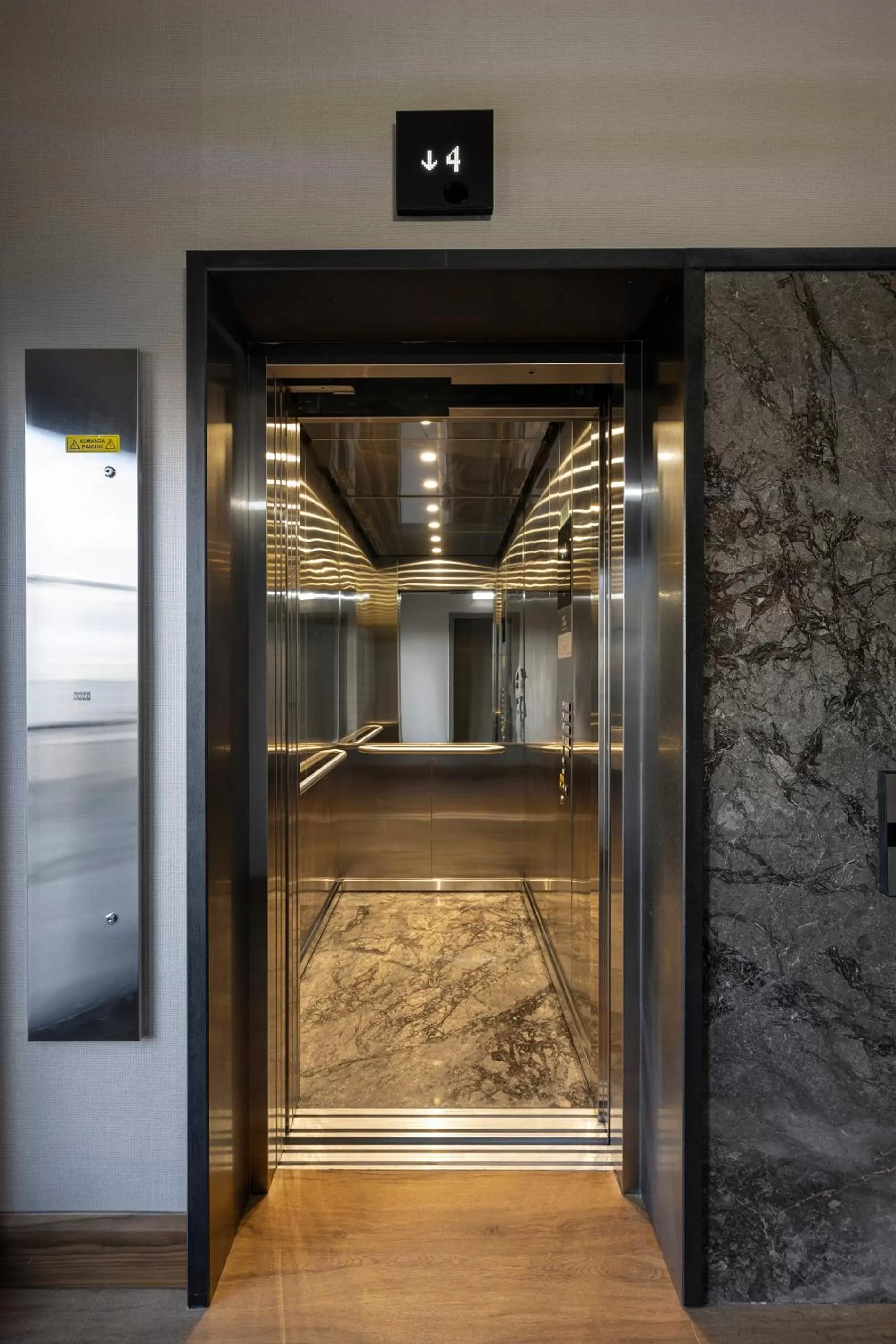 elevator in Livro Hotel