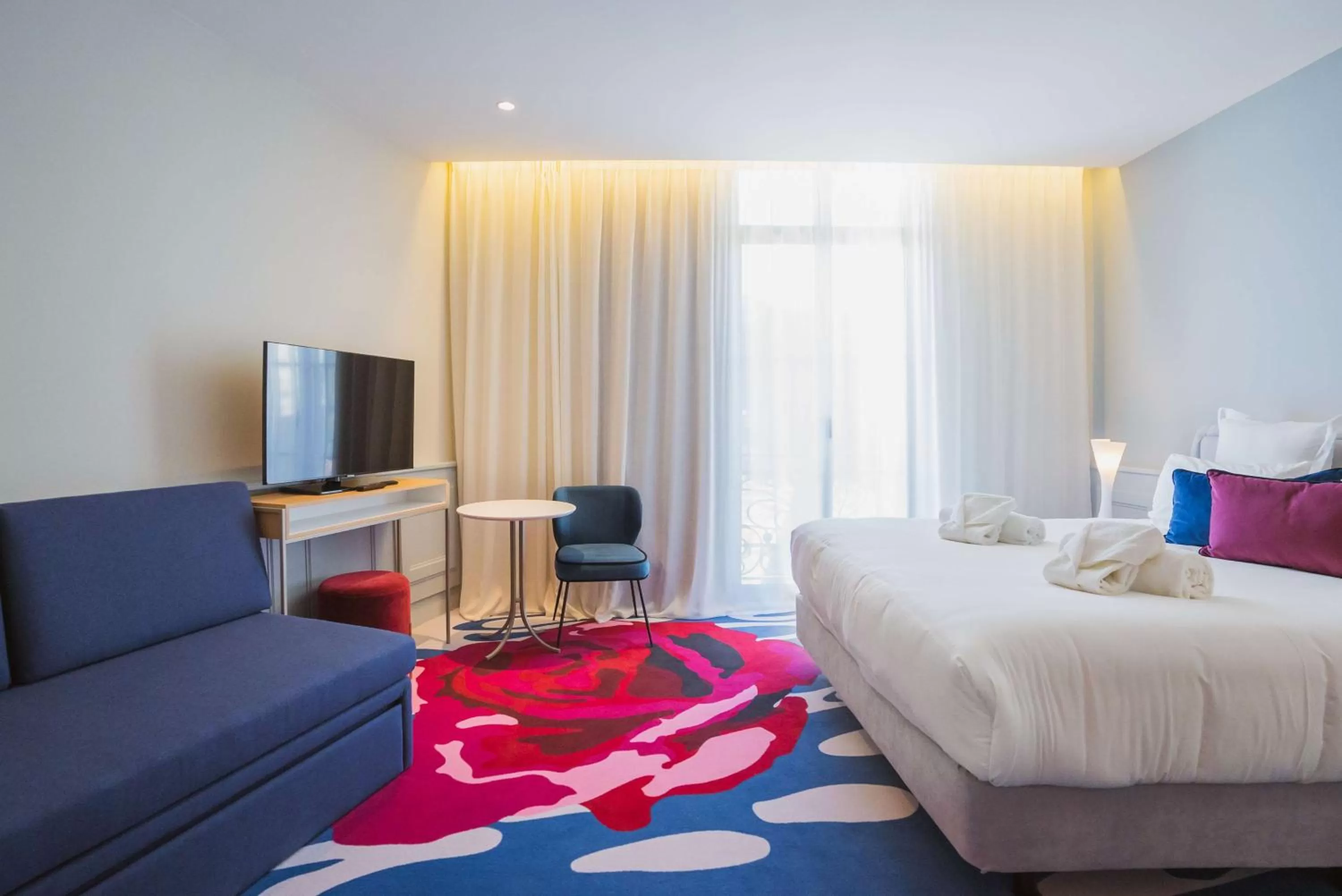 Bed in Eden Rose Grand Hotel BW Premier Collection